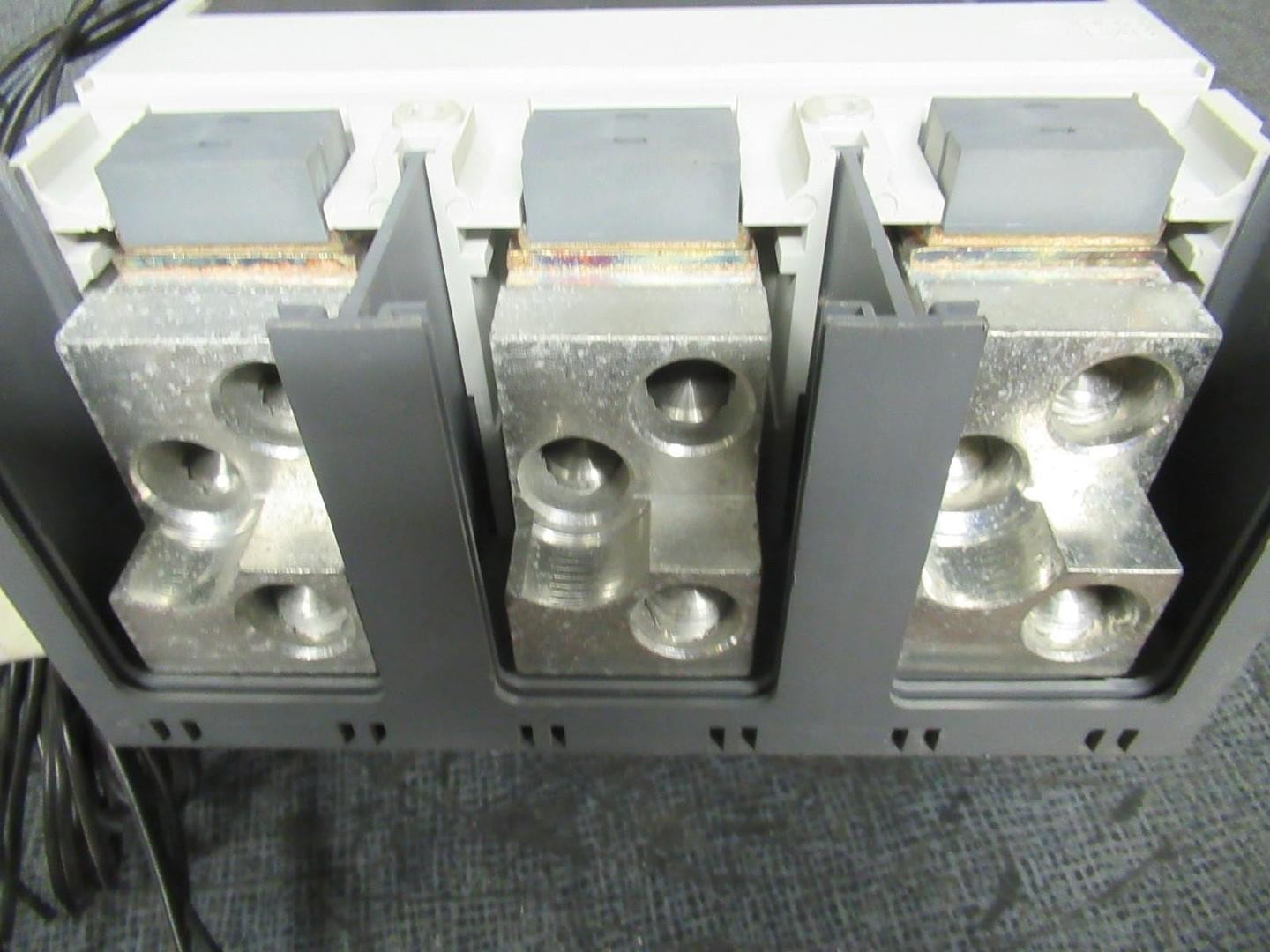 ABB BREAKER SACE-S6 S6N 600V 700A W/ AUXILIARY SWITCH, UVR, LUGS & GUARDS