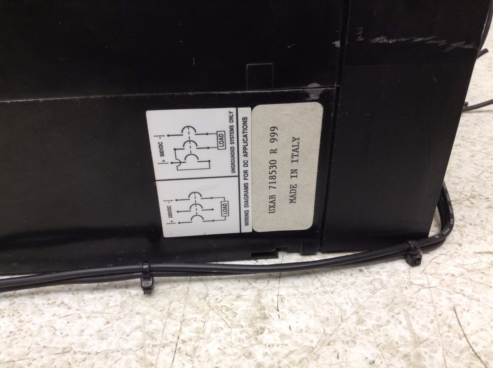 ABB UXAB 718530 R 999 JS aS 300 Amp 600 VAC 3 P Circuit Breaker UXAB718530R999