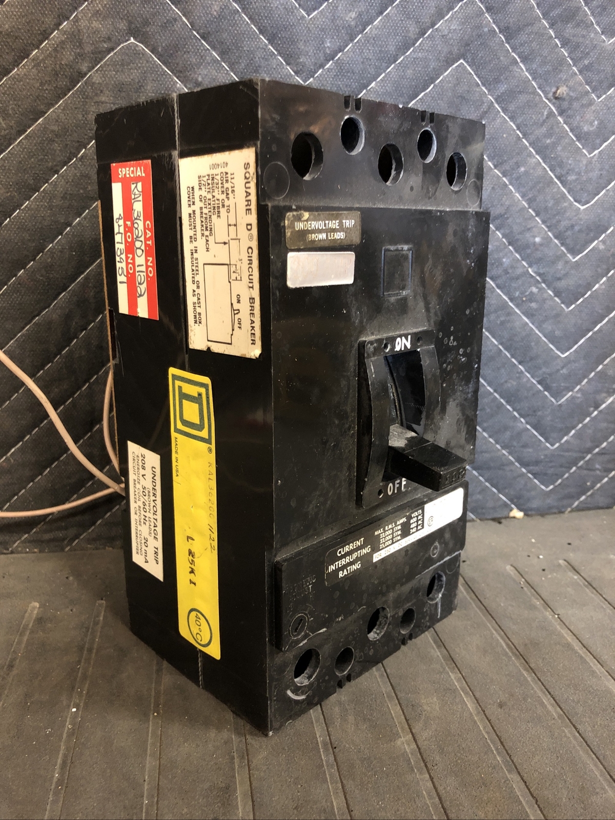 SQUARE D KAL KAL362001122 3 POLE 200 AMP 600V Undervoltage Trip BREAKER 208v