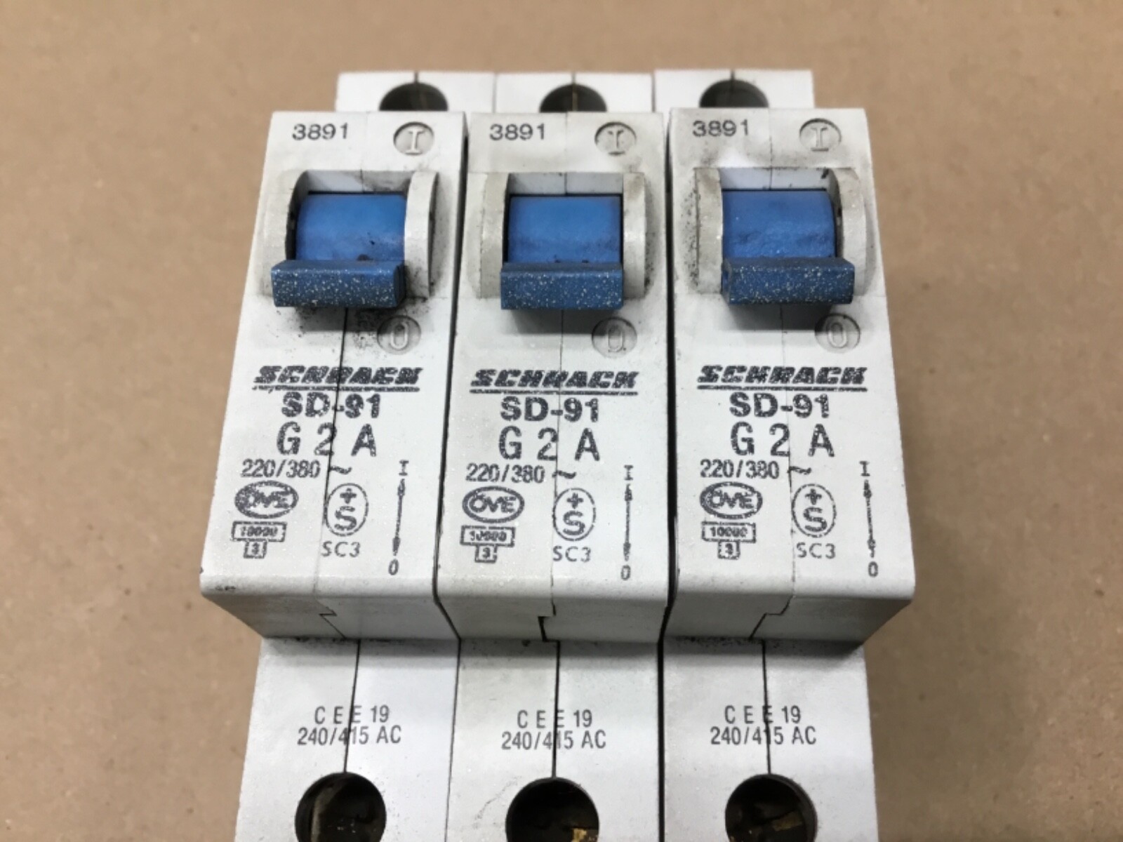 Lot Of 3 Schrack SD-91 G2A Circuit Breaker 1 Pole 2A 2 Amp G 2 A #62D19*AD
