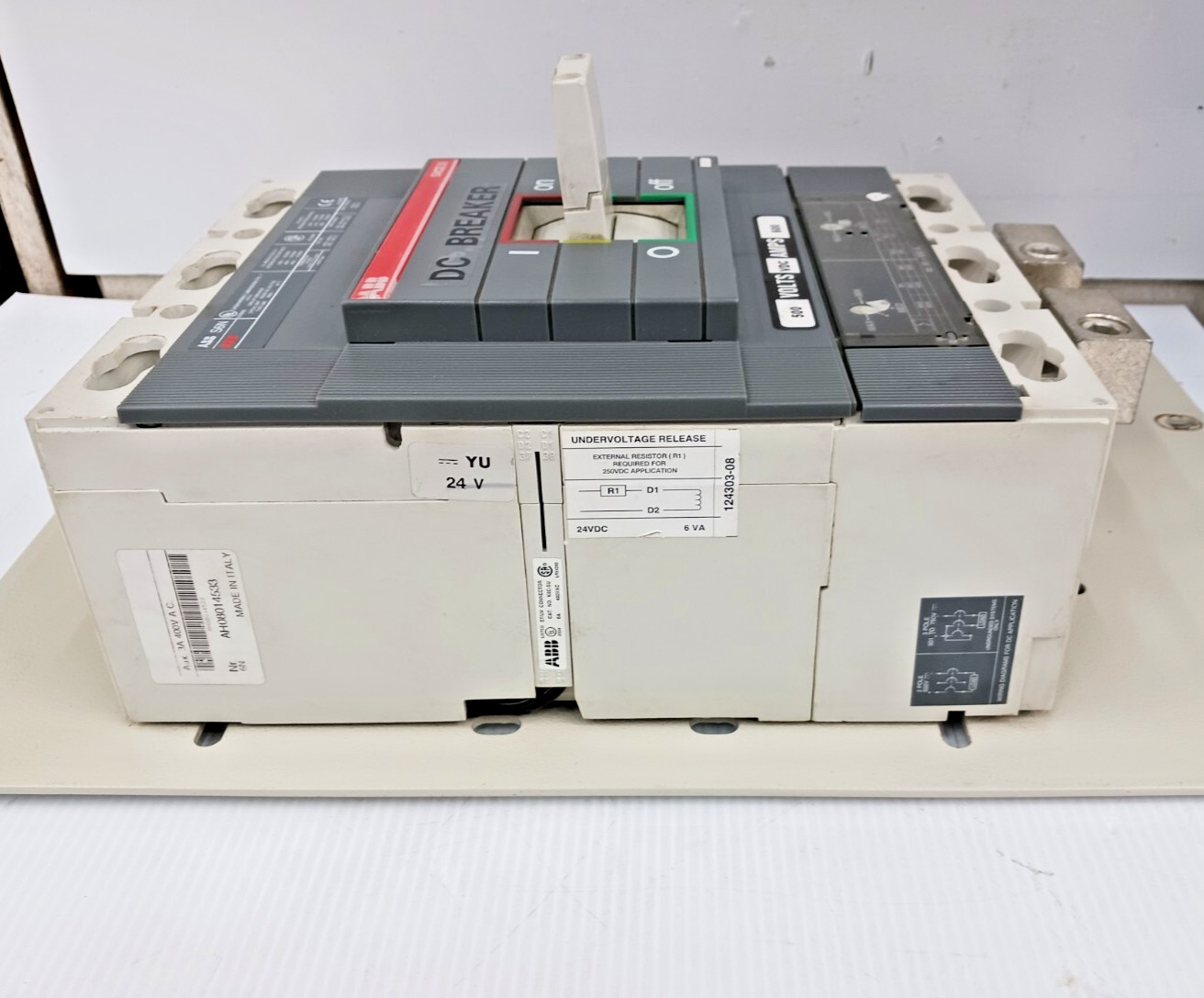 ABB 600 Amp Circuit Breaker W/ Undervoltage & Aux 3 Pole 600 VAC K6TH-2/K6TJ-2