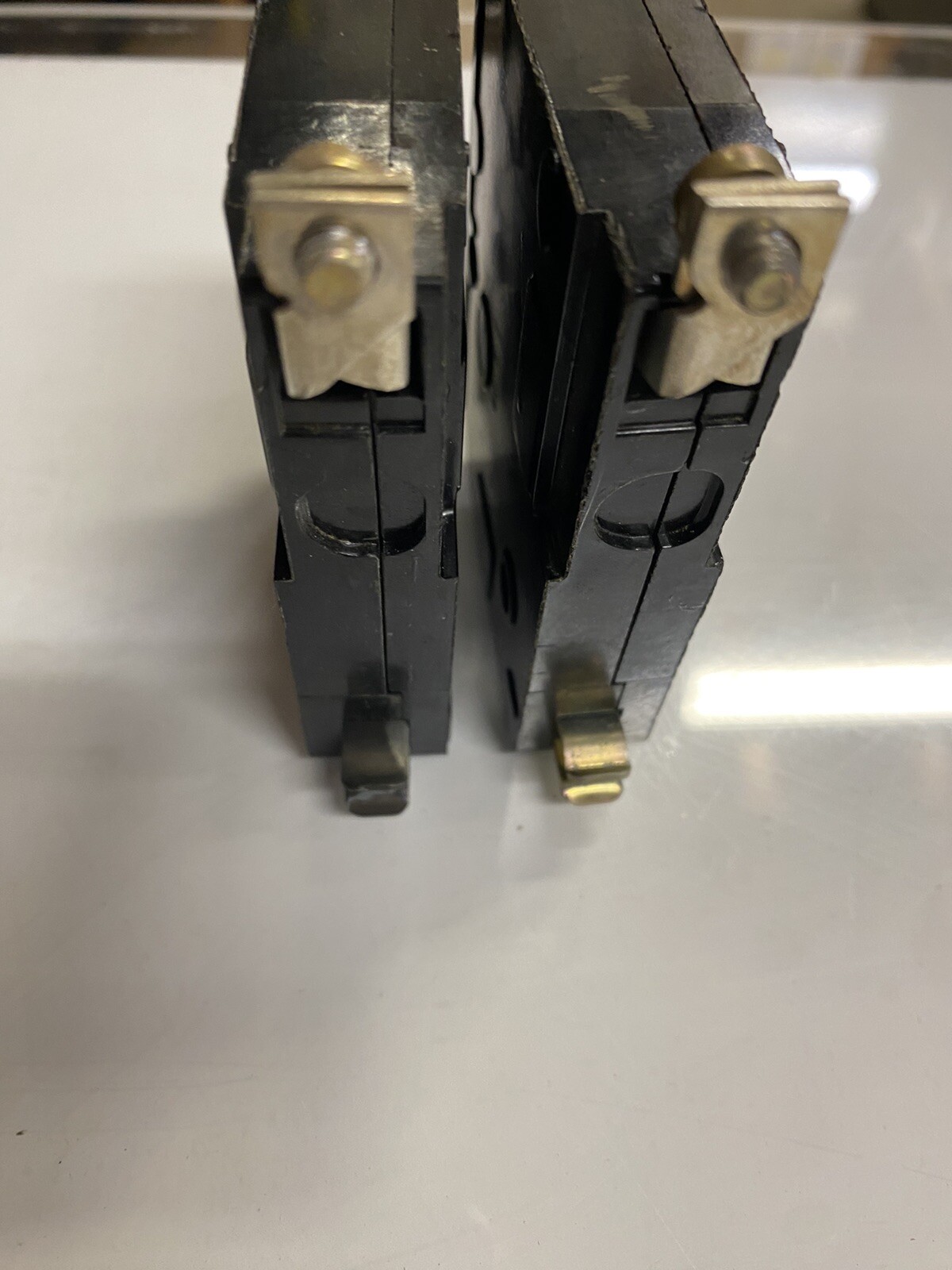 Square D QOB120 20 Amp Circuit Breaker 120/240V Black w Trip Window (Lot Of 2)