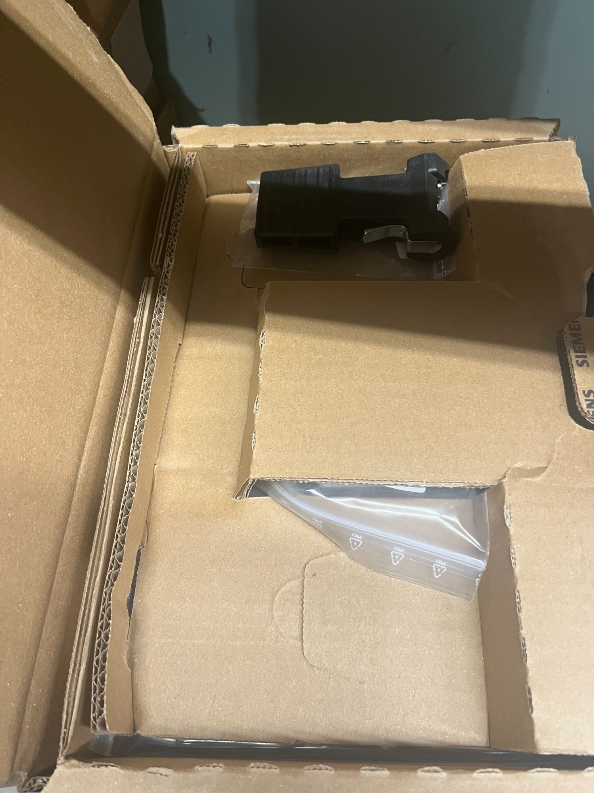 3VA6610-5HL32-0AA0 Siemens 1000a 3P Breaker (replaces old types Siemens 3B100)
