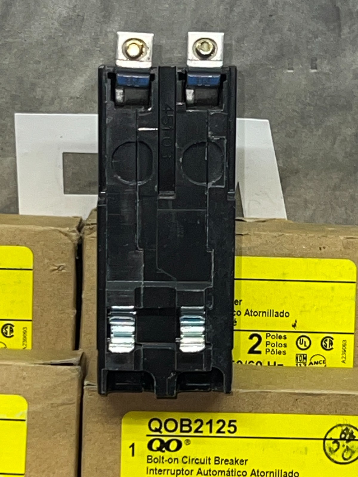 Square D QOB2125, 2 Pole, 125 Amp, 120/240v (New)