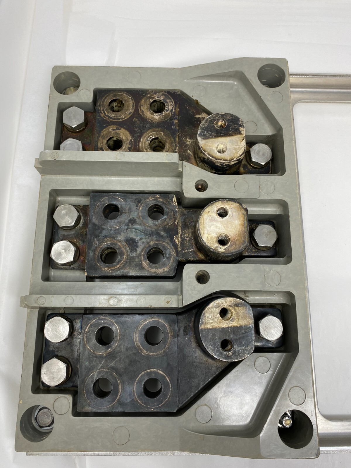ITE 1000A – 1200A Rated 3PH 600V Circuit Breaker Mounting Base Used
