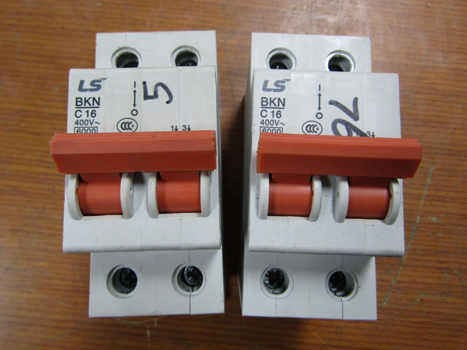 💥2) LS INDUSTRIAL SYSTEMS 16A CIRCUIT BREAKER 2 POLE 400 VAC BKN C 16 LOT OF 2