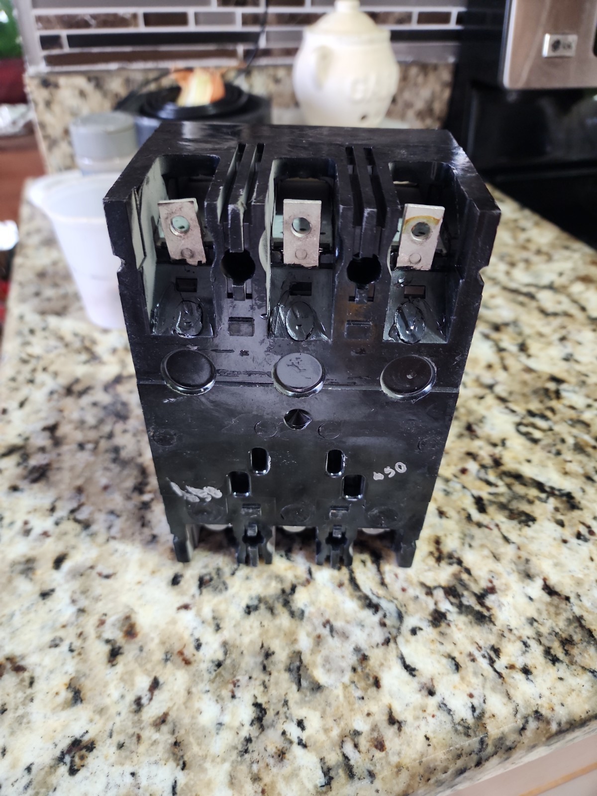 BREAKER INDUSTRIAL COMMERCIAL GENERAL ELECTRIC 3 POLES 100 AMPERS