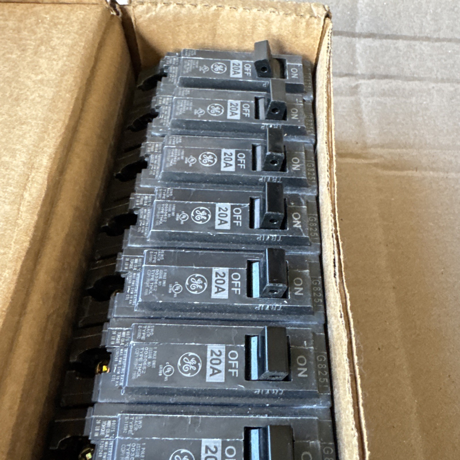 Lot of 10 GE THQL1120 Circuit Breakers 1 Pole 20 AMP 120/240 VAC 10kA 1P 20A NEW