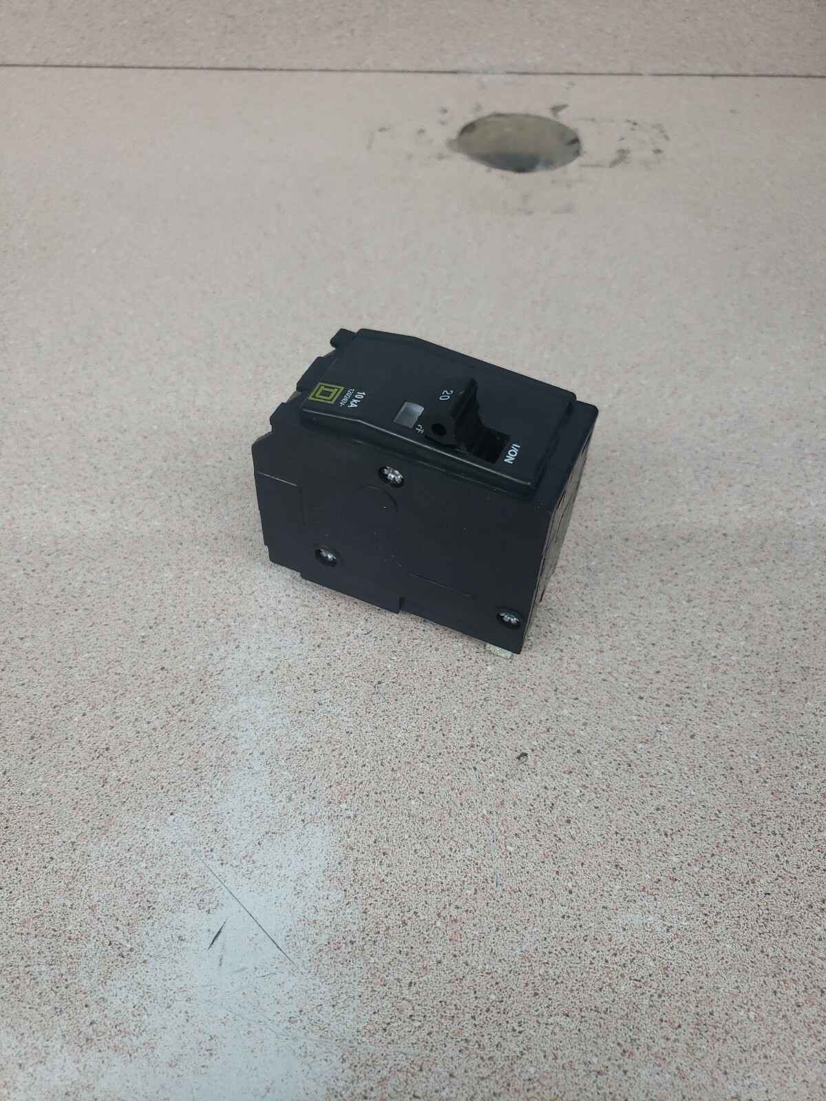 QO220 Square D Type QO Circuit Breaker 2 Pole 20 Amp 240V Yellow W#