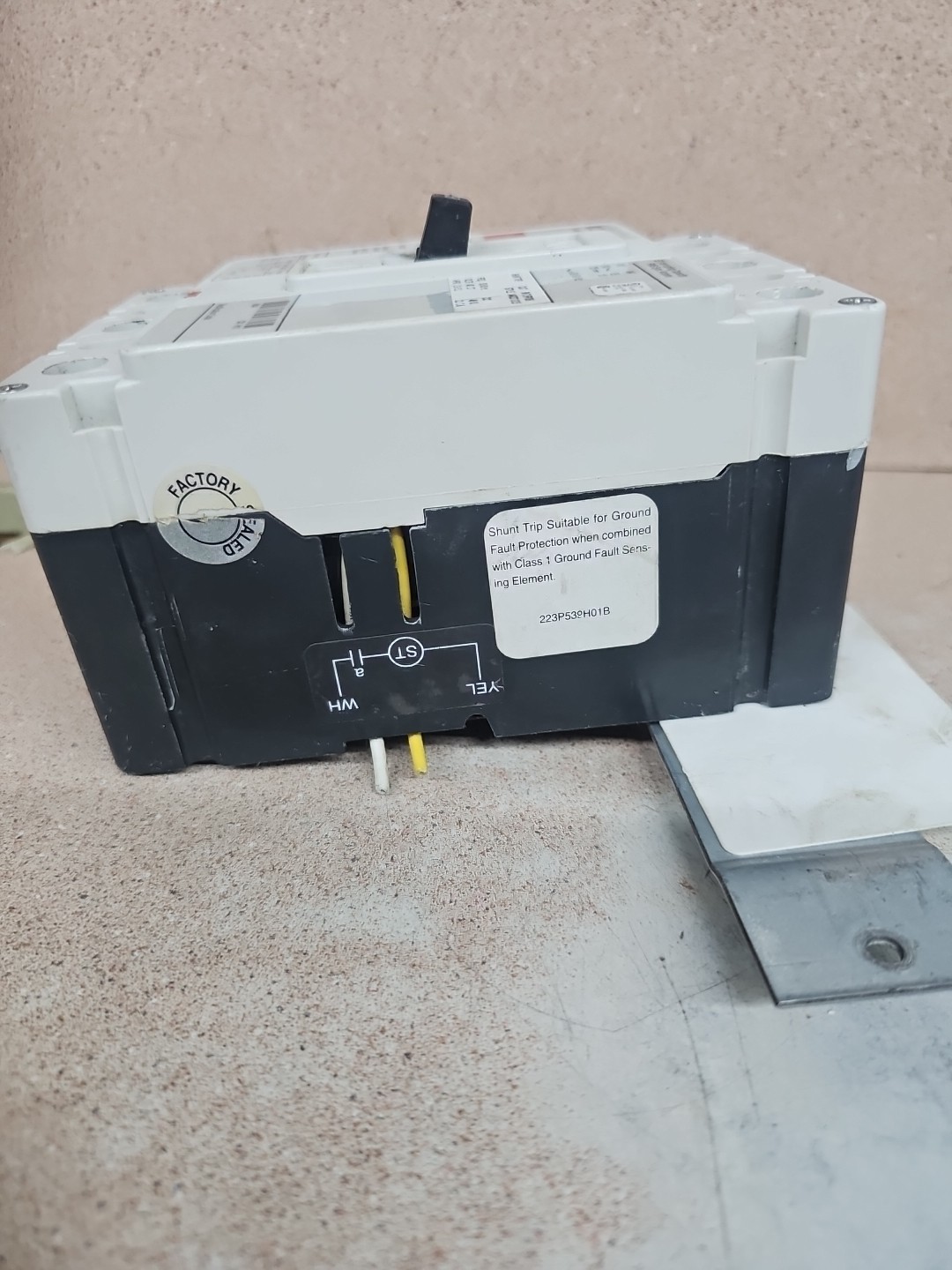 EATON ED3150 150A 3-PHASE 3-POLE 240V MOLDED CASE CIRCUIT BREAKER SEE PICS