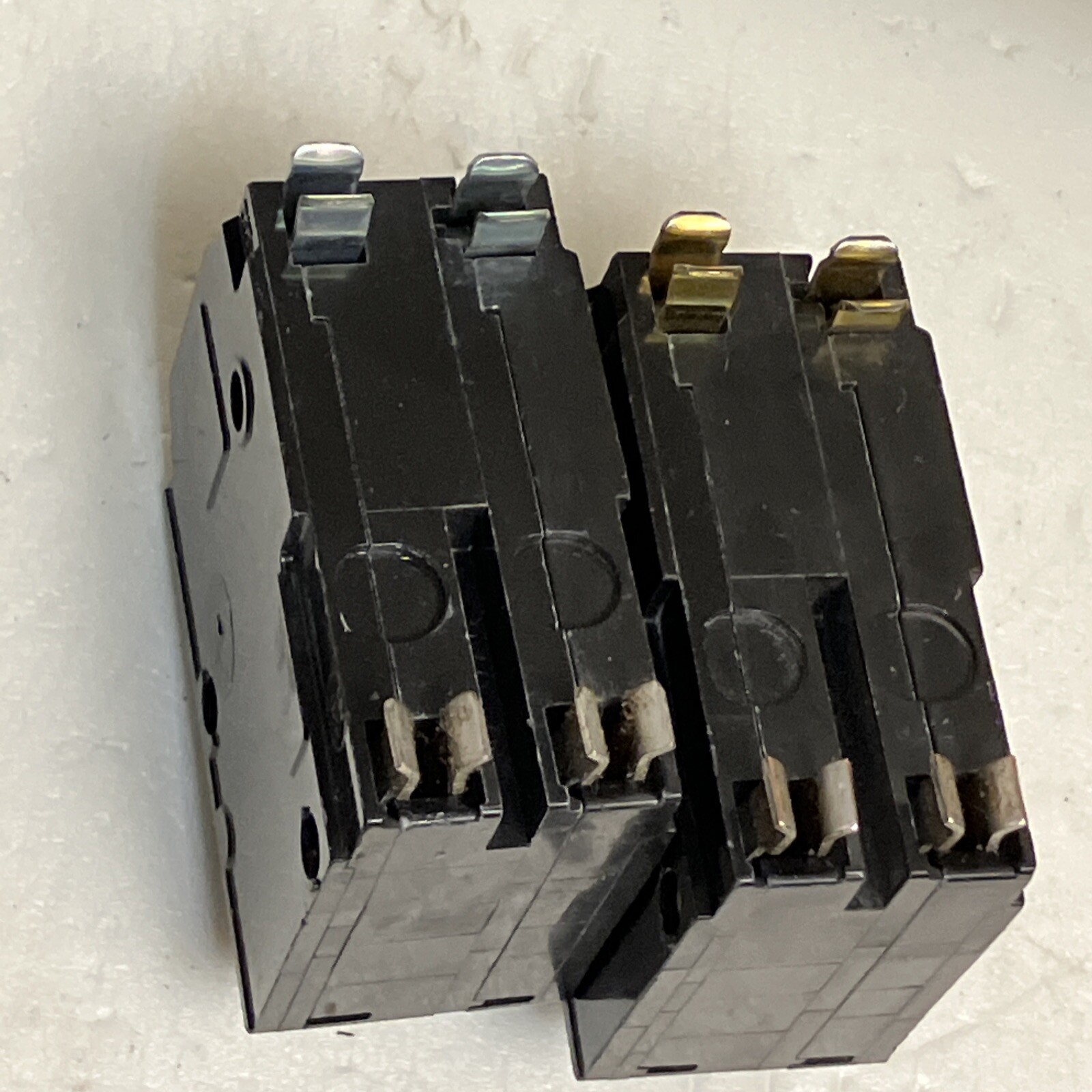 Square D QO240 40 Amp 2 Pole Yellow “D” QO Plug-in Circuit Breaker 120/240 USED