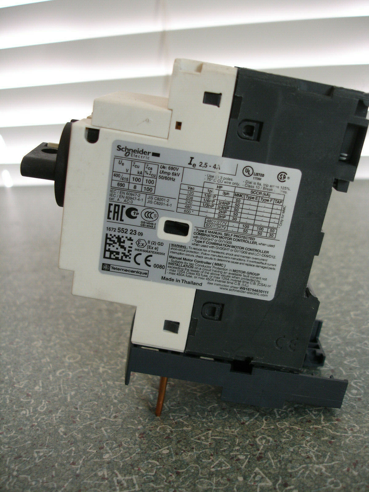 Schneider Electric GV2-P08 2.5-4A Circuit Breaker w/ GV2AF4 Combo Block