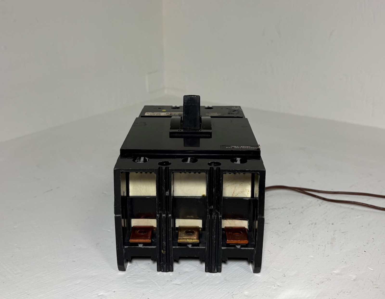 Square D KAP362251121 225A Circuit Breaker Black w/ UVR KAL 3P KAP36225 225 Amp