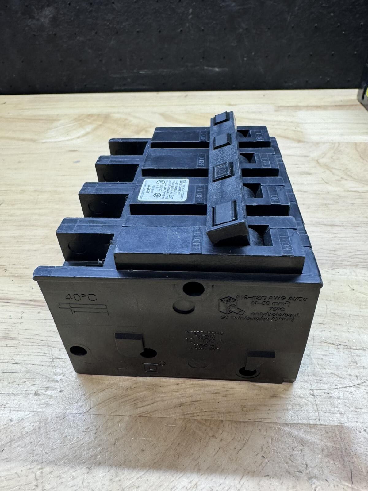 Square D HOM2200 2 Pole 200 Amp 240V Circuit Breaker Fully Functional Tested