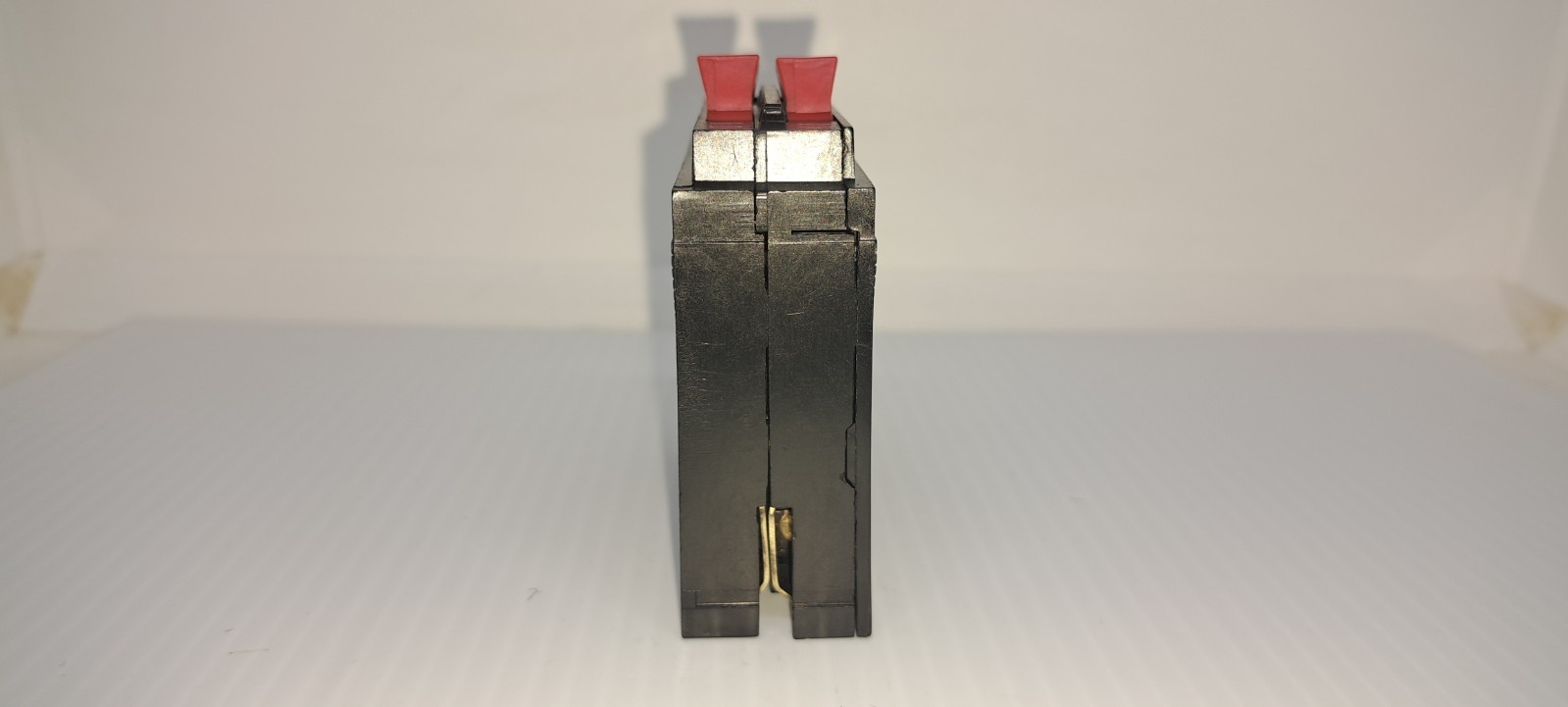Bryant BR 20-20 BR2020 20 Amp 1 Pole Circuit Breaker Type BRD 120V Flaw