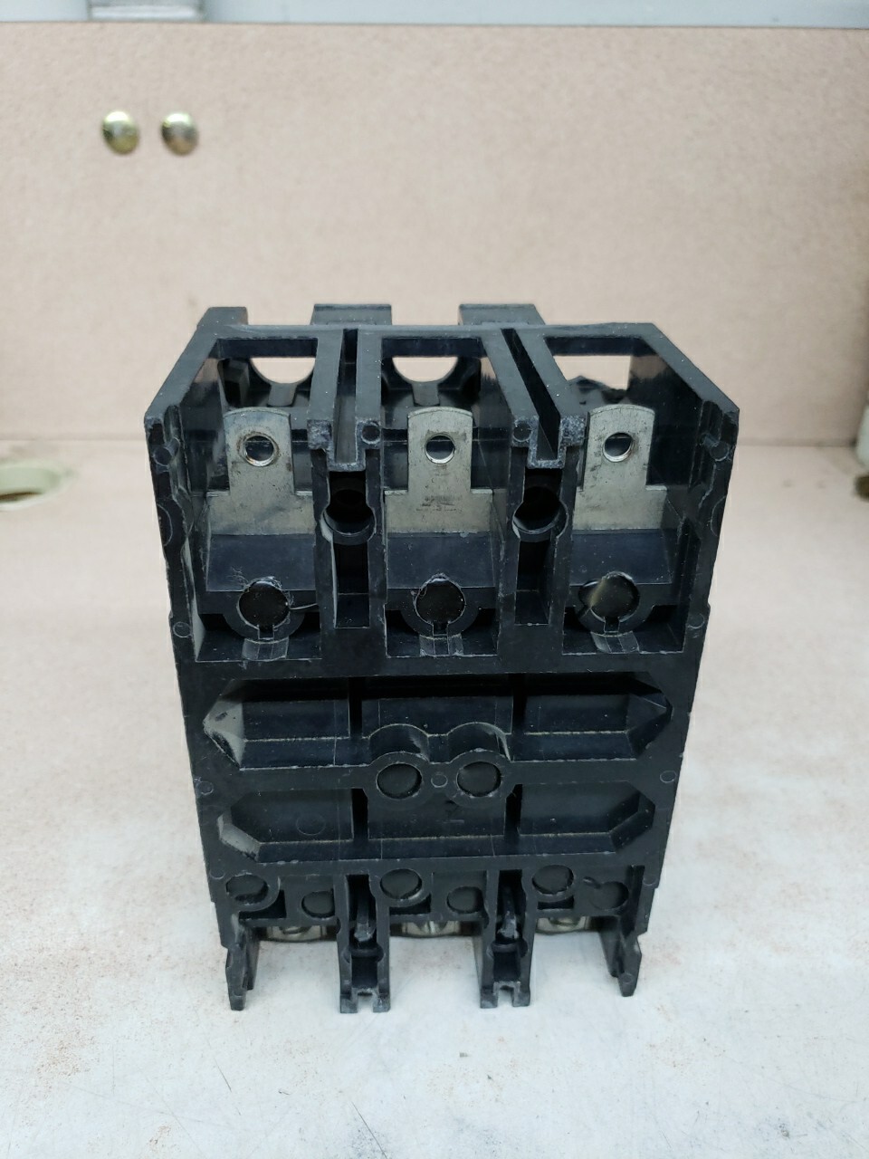 Cutler Hammer Eaton FS340015A 15 Amp Circuit Breaker *Chipped