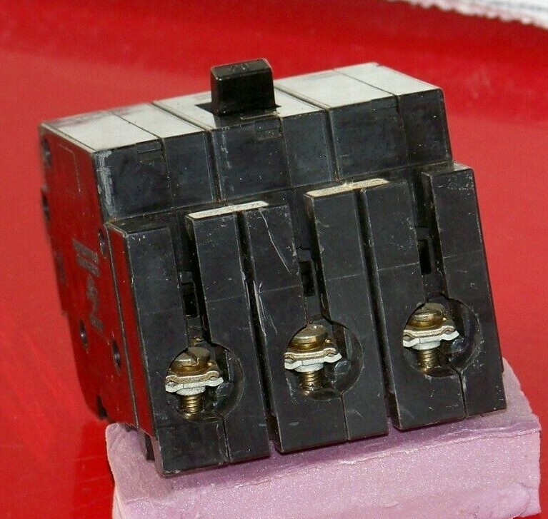 EHB34020 Square D 20 amp 480/277 volt 3 pole obsolete bolt on breaker