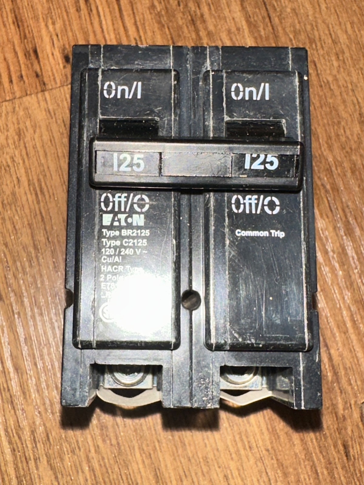 Eaton – BR2125 – Thermal Magnetic Circuit Breaker, 125A, Type BR, Hold Down Kit