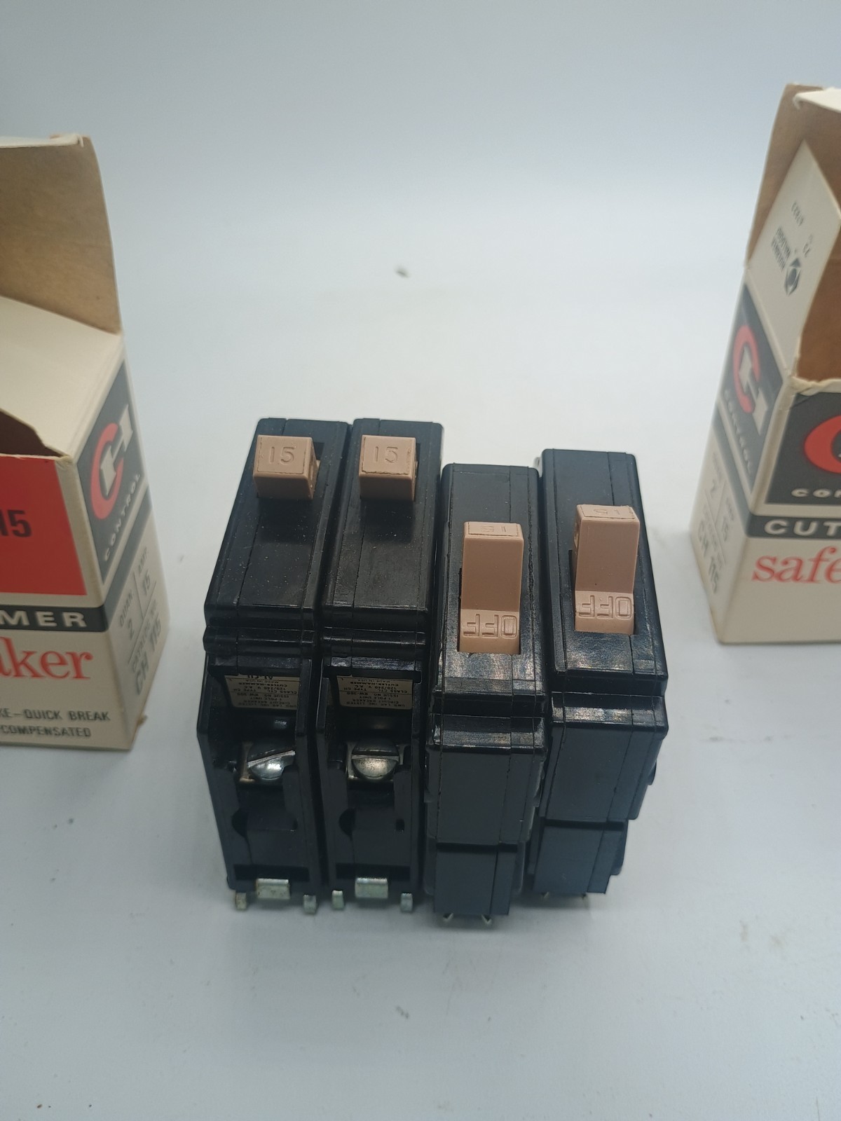 4 NEW CH115 Cutler Hammer Type CH 1 Pole 15 Amp 120V HALF NOTCH METAL FOOT