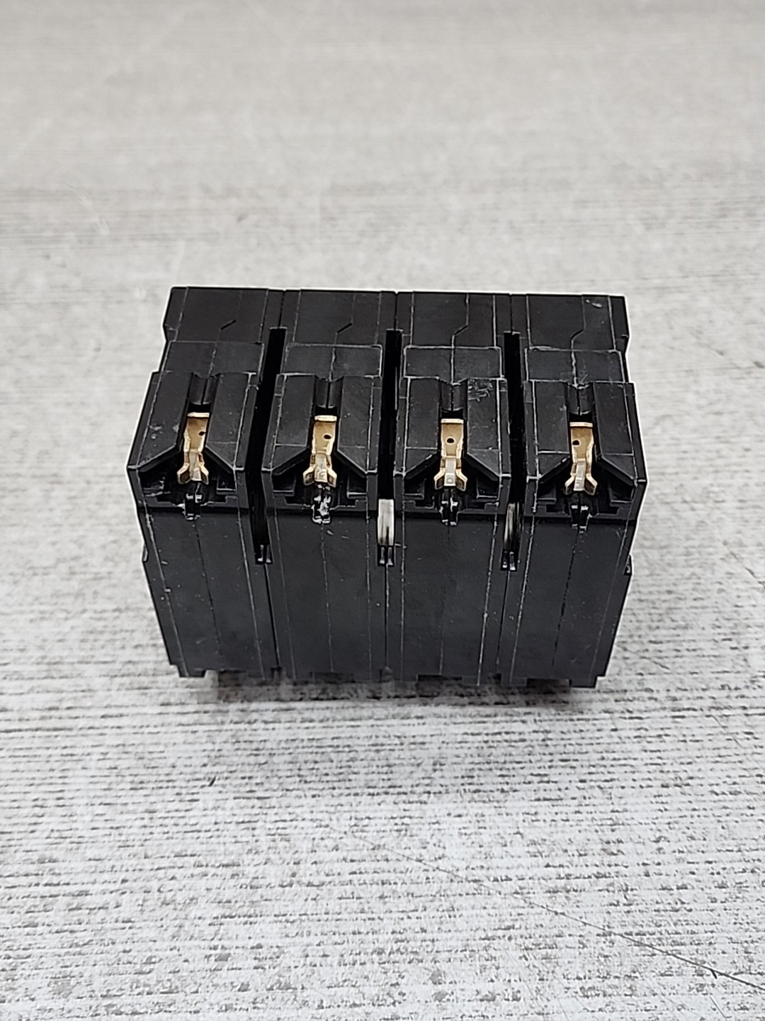 GE THQMV200WL 200 Amp 120/240 Volt 2-Pole Plug-In Mount  Main Circuit Breaker