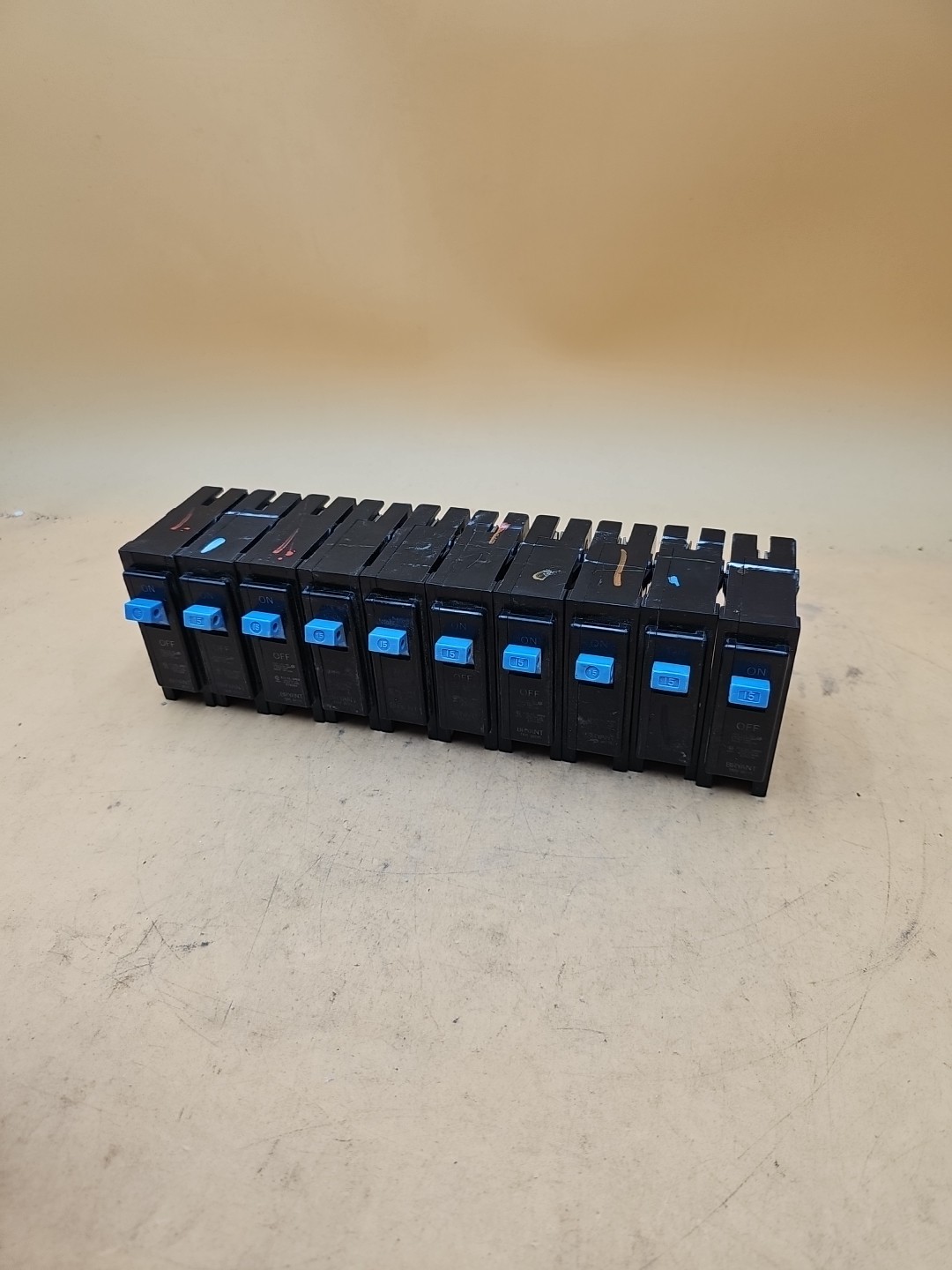 LOT OF 10 Bryant BR115 1 Pole 15 AmpType BR Plug On Circuit Breakers