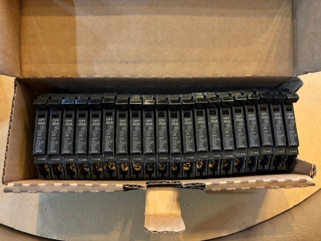 CASE 20 NEW GE THQP140 1 pole 40 amp Plug THQP 120v Skinny Thin Breakers 20qty