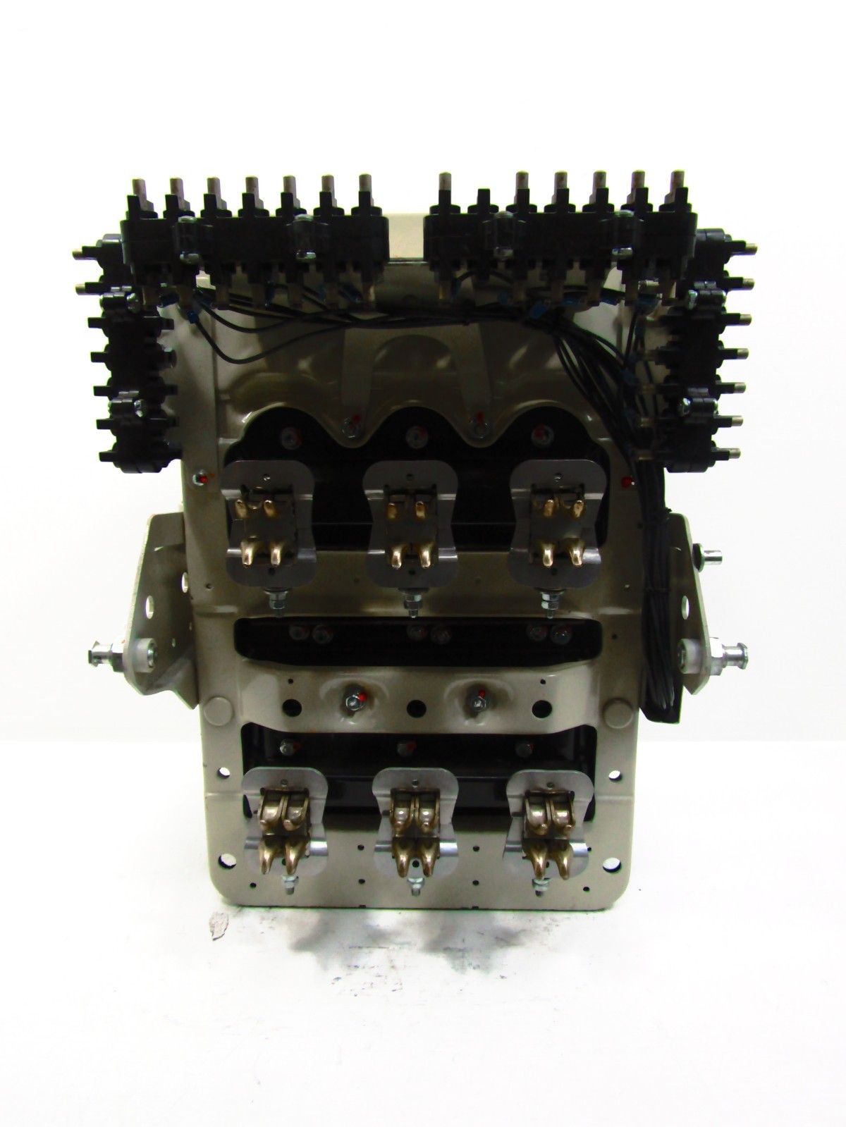 GE AK-2A-25-1 600 Amp Motor Operated Air Breaker 600A 600V Damaged Trip Unit