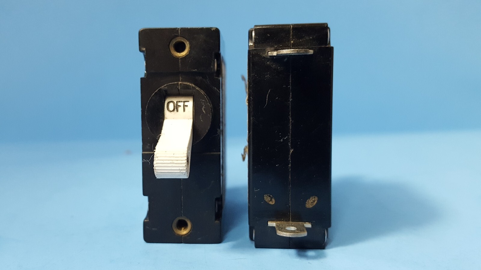 (1 pc) Circuit Breaker, AA1-B0-12-615-1B1-C, CARLING, 65VDC-15A