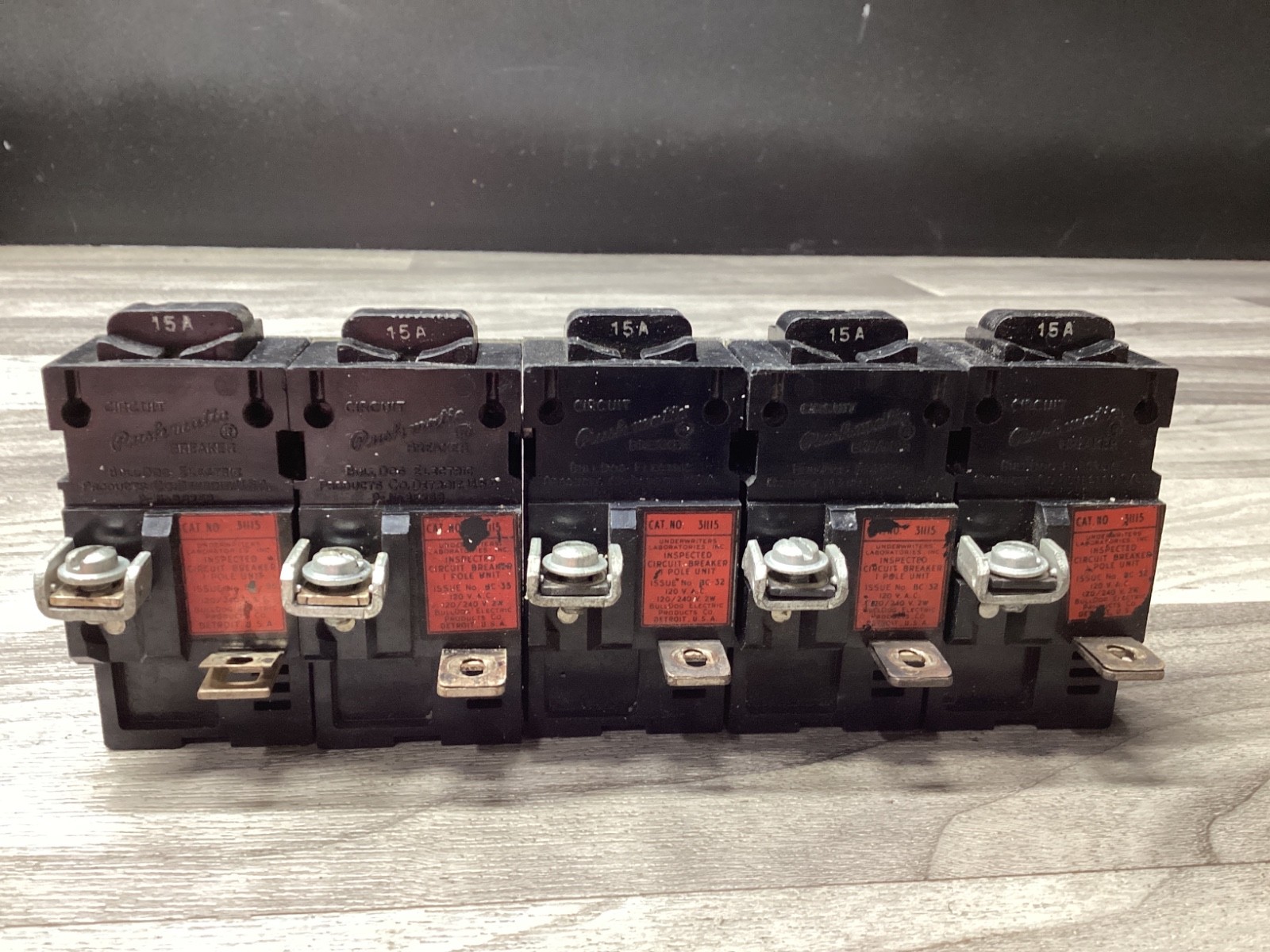 LOT OF 5 BULLDOG Electric 31115 1 Pole 15A Pushmatic Breaker #104N25*SI