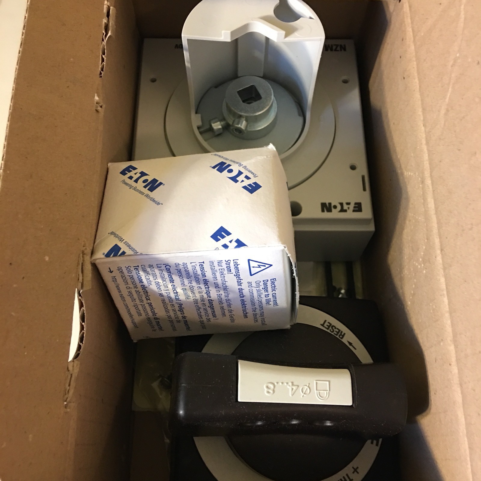 NZM3-XTVDV-NA BLACK CIRCUIT BREAKER HANDLE FOR NZM3- BREAKER