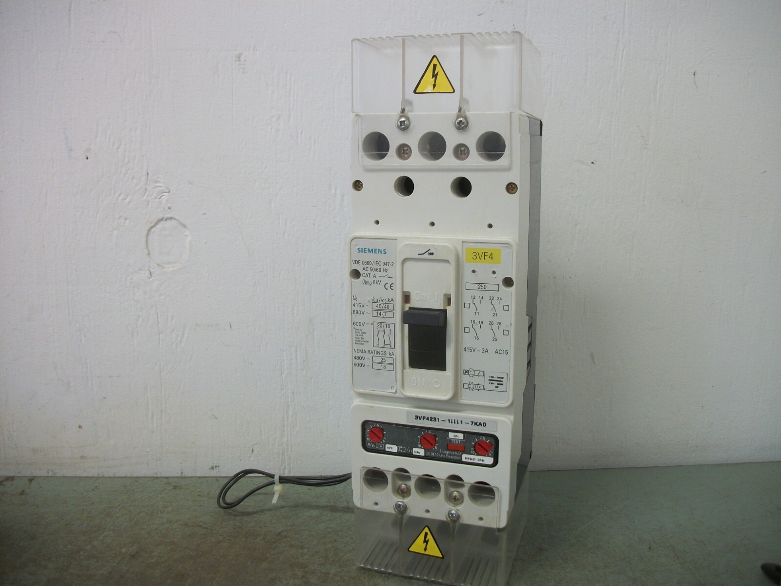 SIEMENS 3VF4 CIRCUIT BREAKER 3VF4231-1DF41-7KA0 125AMP 600VOLT 3POLE