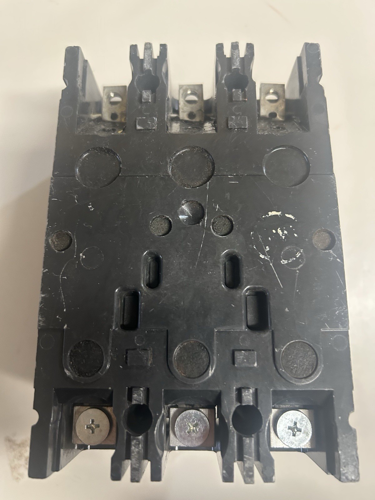 THED136050 – GE – Molded Case Circuit Breaker Feed-Thru – 50 Amp – 3 Pole