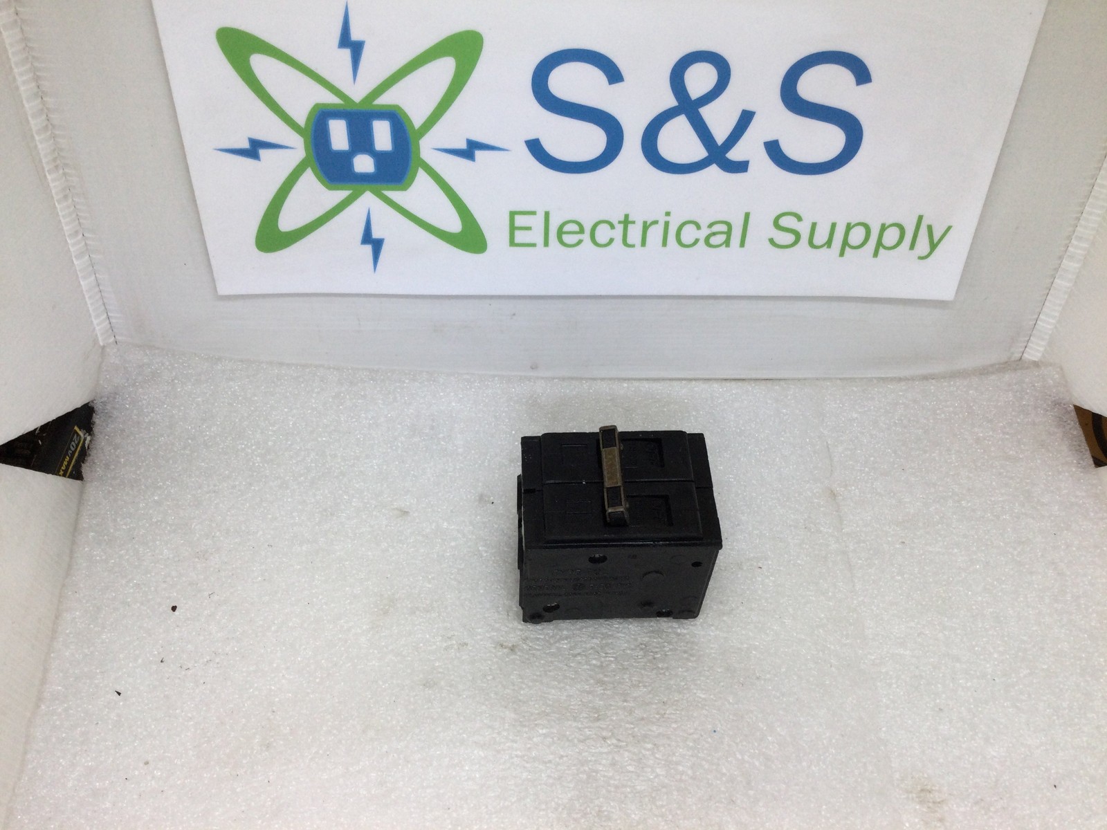 General Electric TQL2120 20 Amp 2 Pole 120/240V Type TQL Breaker – Cosmetic Flaw