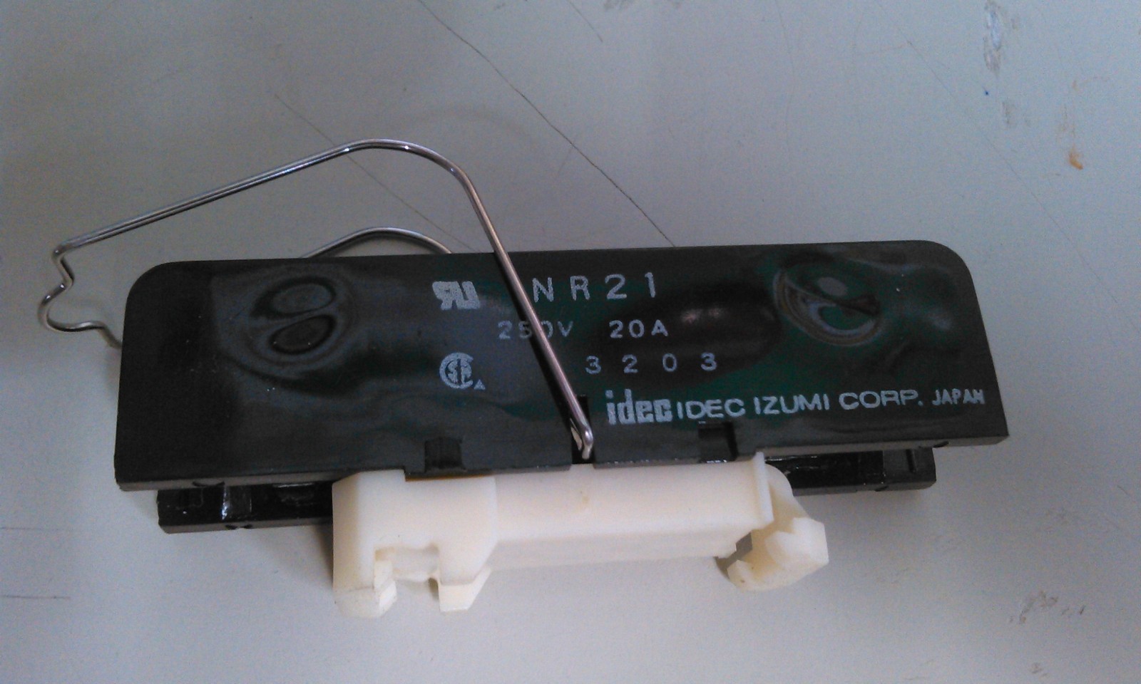 IDEC NR21 PLUG IN BASE FOR BREAKER. LOT OF 6