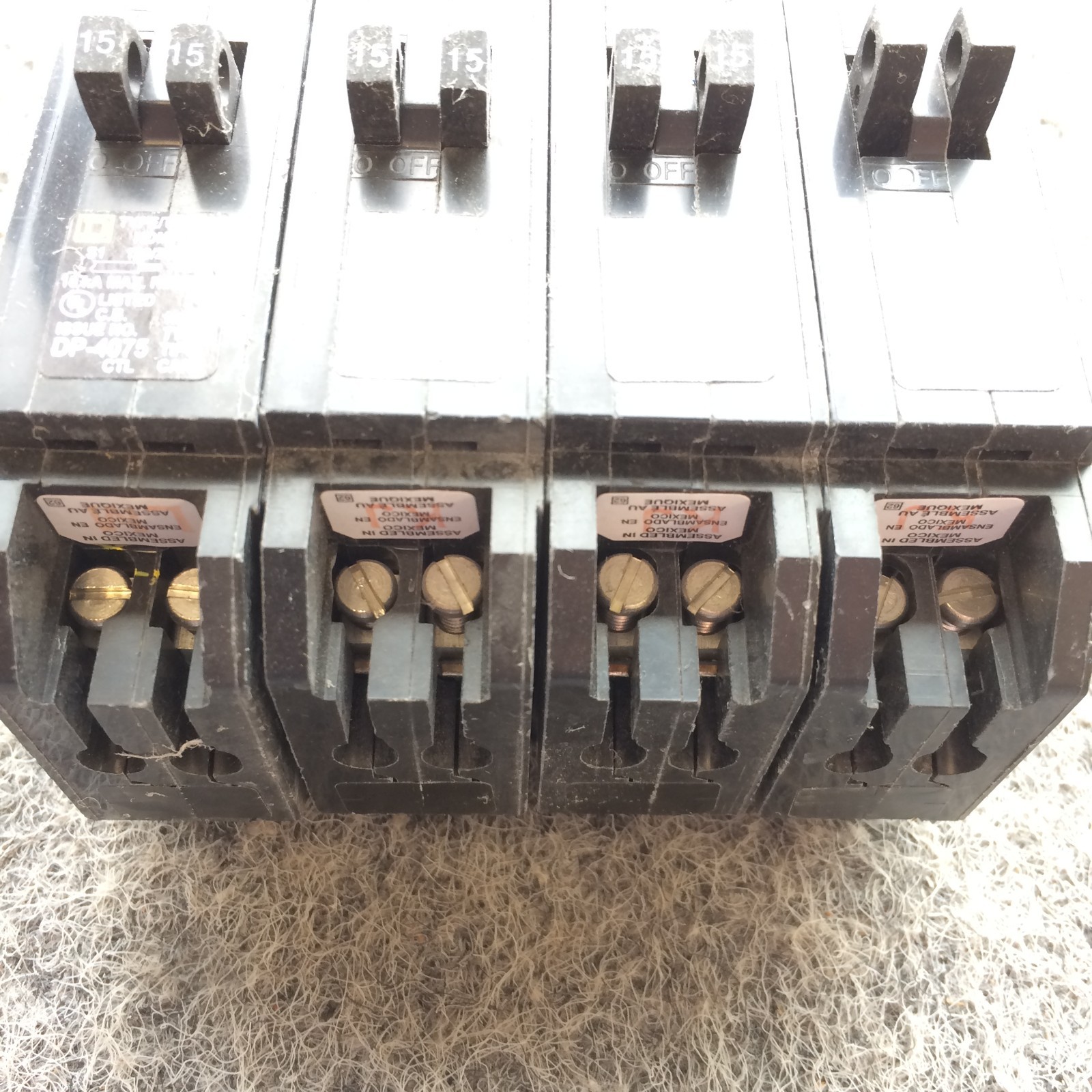 SQUARE D HOMT1515 Tandem Circuit Breaker 1P 15A 120/240V (Lot of 4)