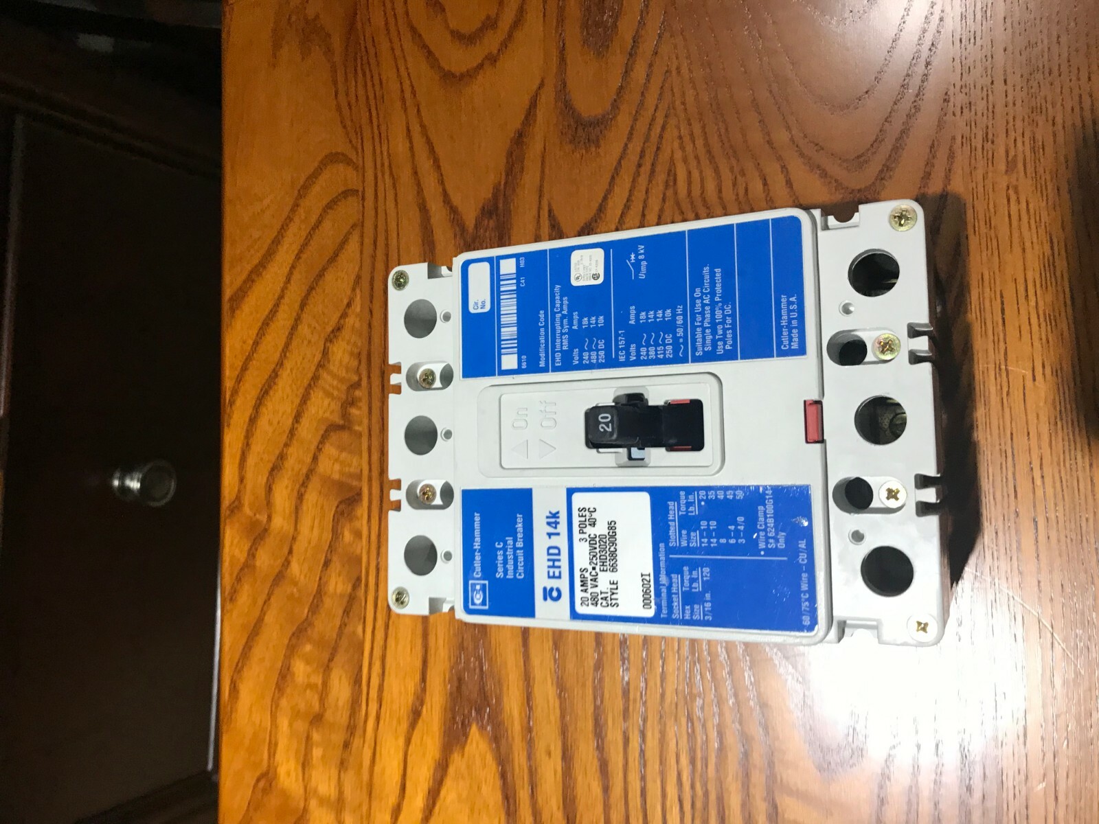 CUTLER HAMMER CHD3020 20 AMPS 3 POLE 480 VOLTS INDUSTRIAL CIRCUIT BREAKER