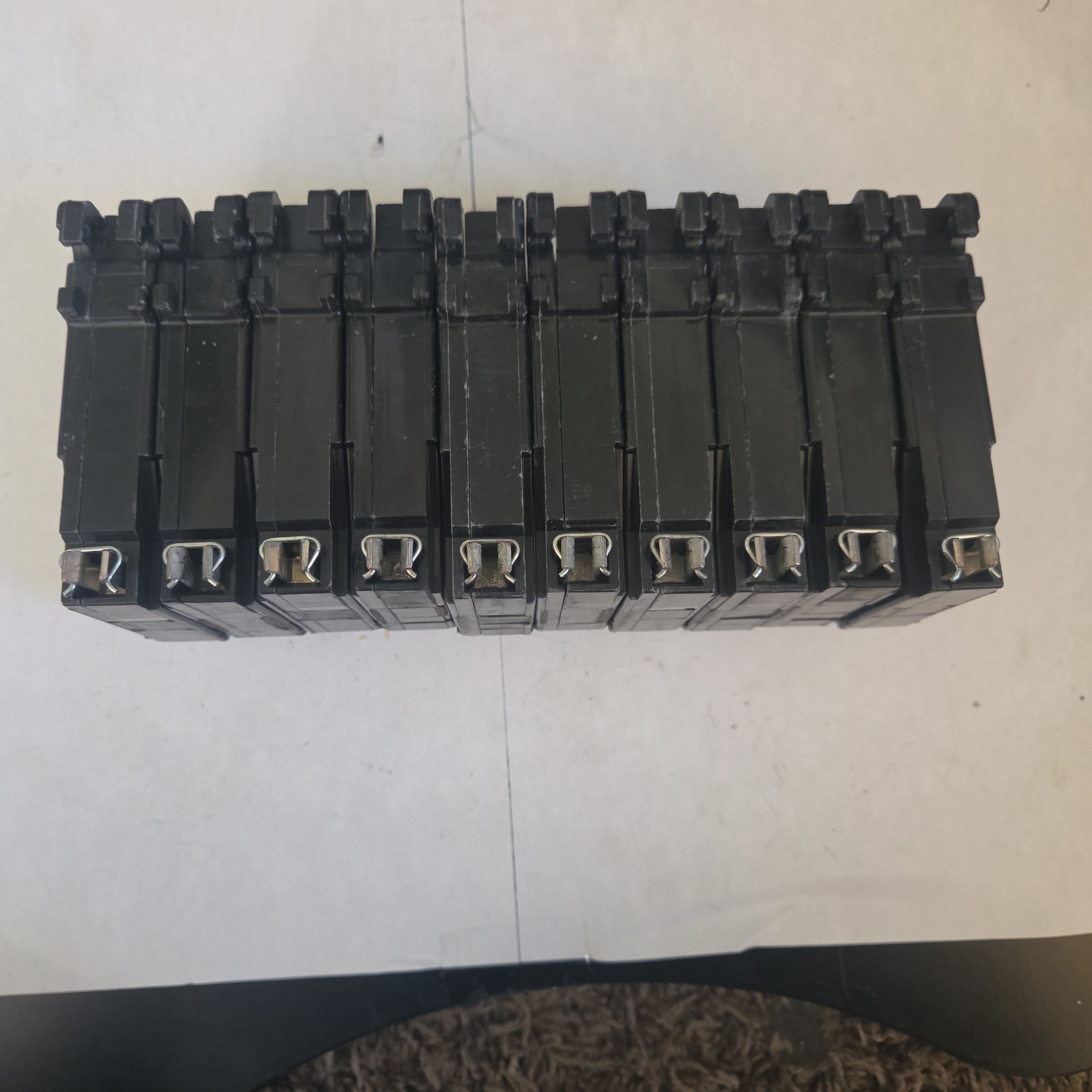 LOT OF 10 Cutler Hammer CH120 Swd Circuit Breakers 1 Pole 20 Amp Plastic Foot