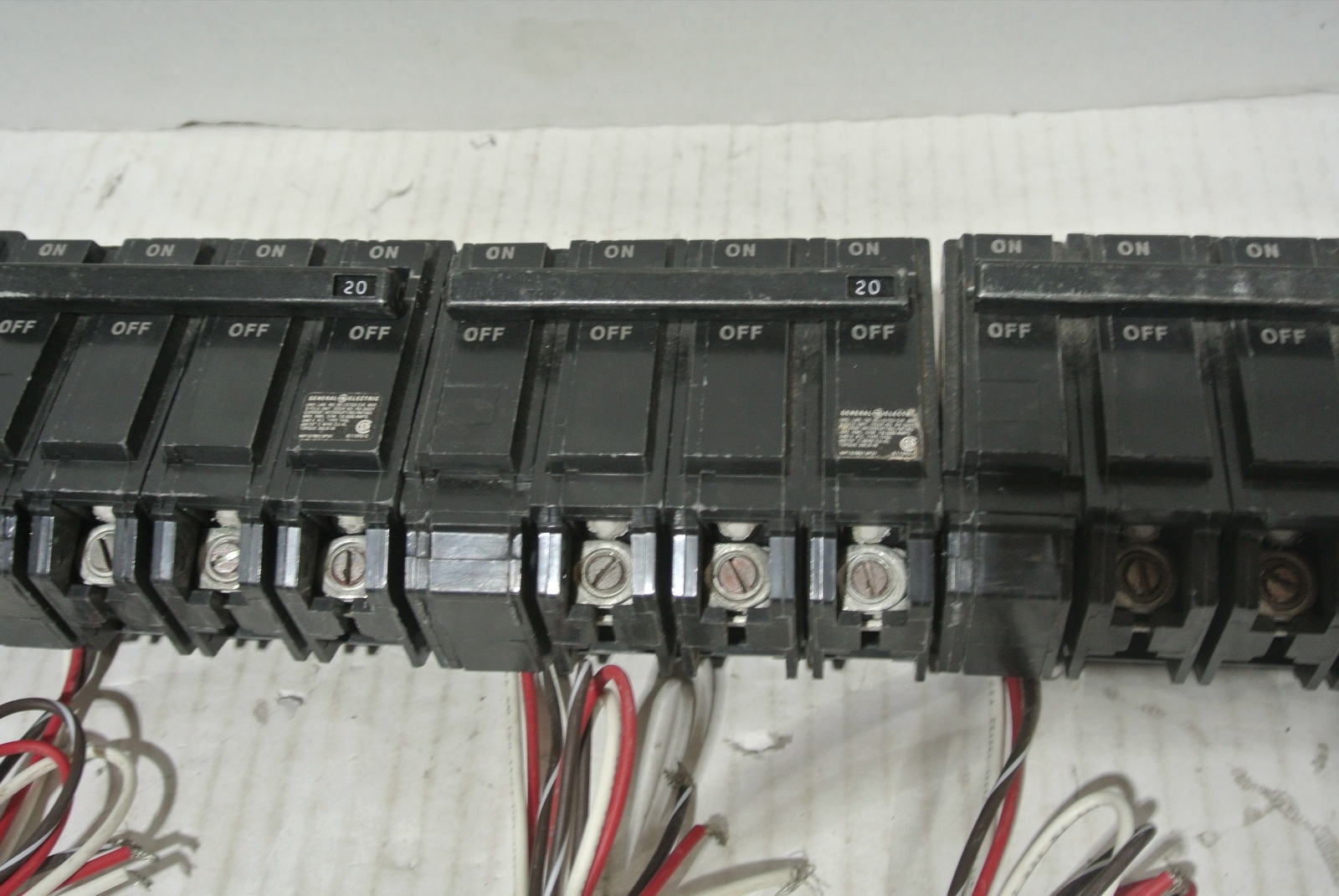 New GE THQL32020 No Original Box 11 In Stock