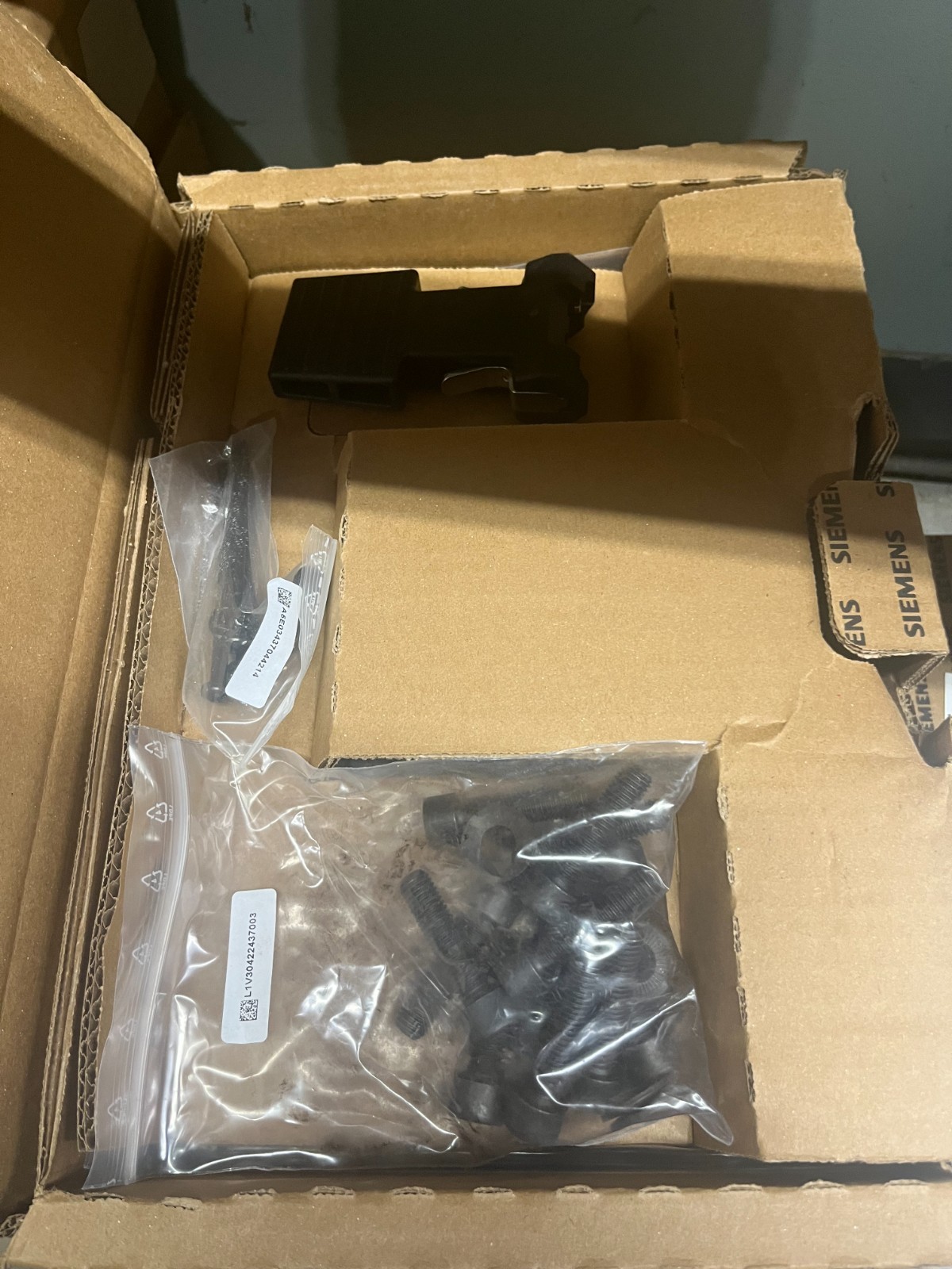 3VA6610-5HL32-0AA0 Siemens 1000a 3P Breaker (replaces old types Siemens 3B100)