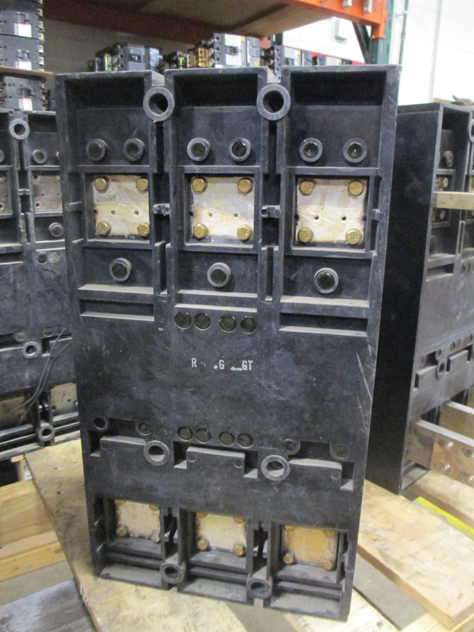 Westinghouse PB32500F 2500A Frame 1200A Rated 3p 600V MO/FM Breaker Used E-OK