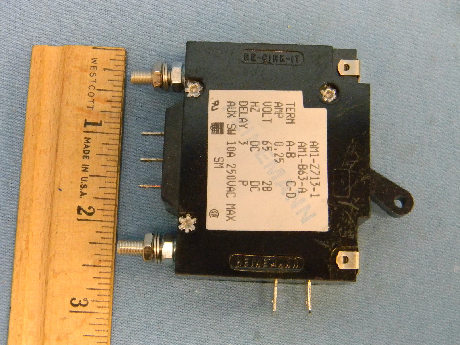 NEW Heinemann AM1-B63-A 1-Pole 0.25A 65V & 28V DC/DC Circuit Breaker AM1-Z713-1