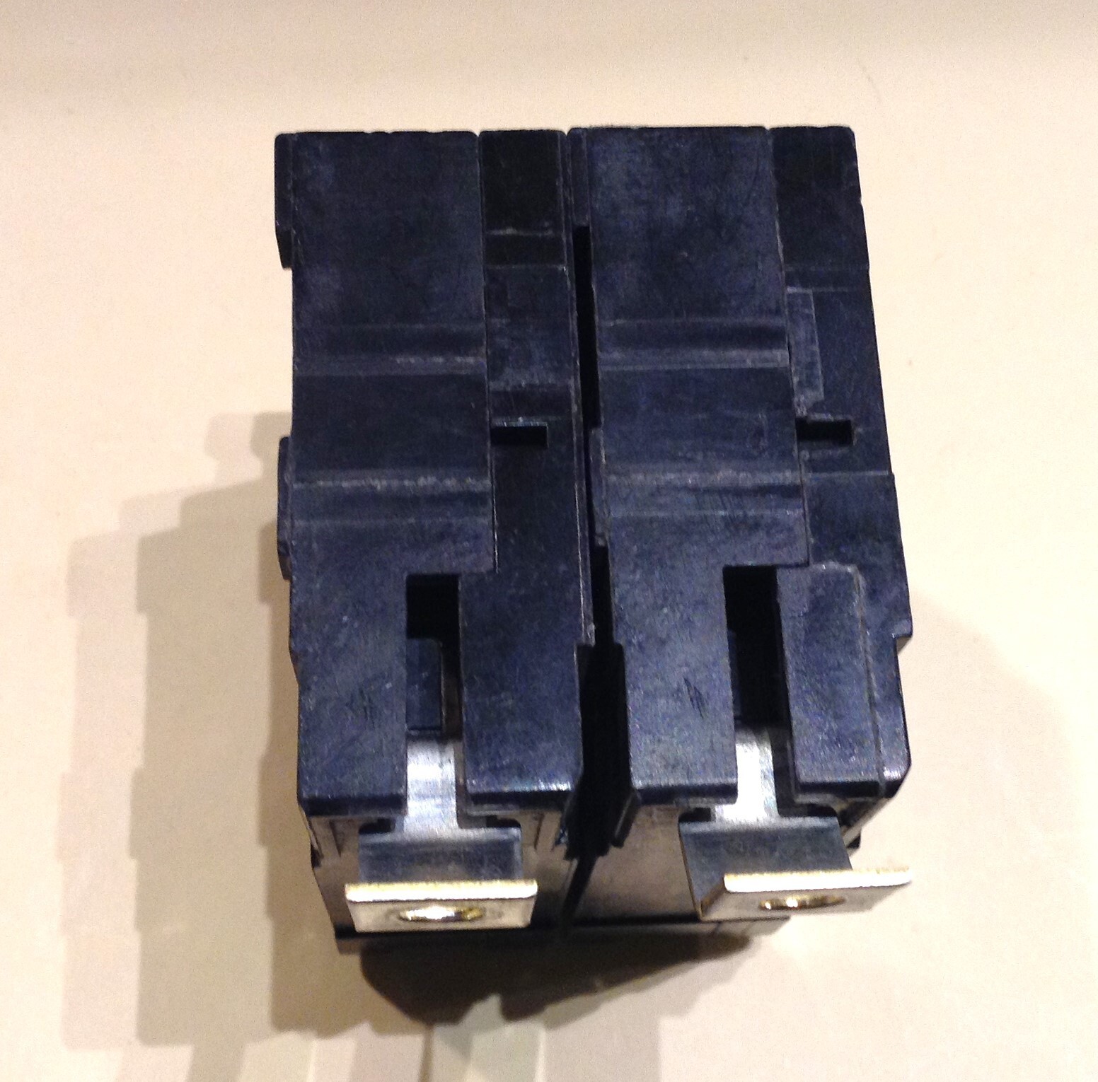 Cutler Hammer QBHW2030 Circuit Breaker 2 Pole 30 Amp Bolt on Quick Lag