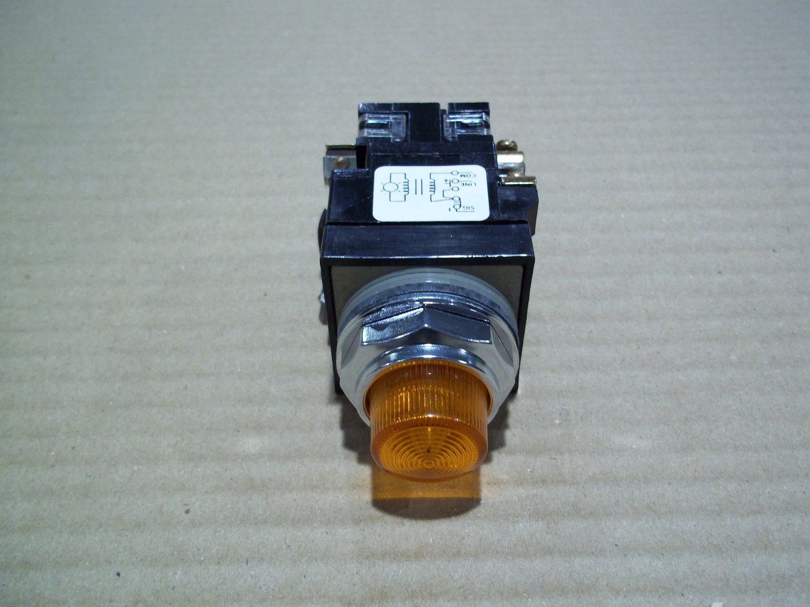 New General Electric CR104PLT32M Indicating Light Heavy Duty Type Amber Lens