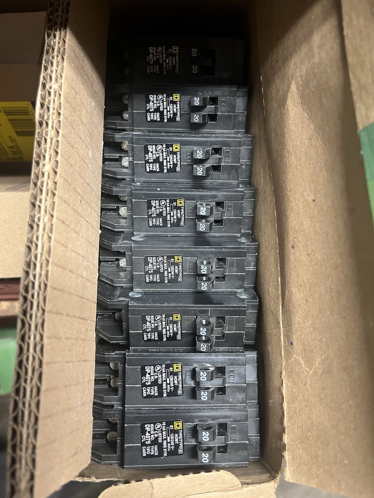 Square D HOMT2020 Homeline 20 amp Twin 1 Pole Tandem Circuit Breaker NEW!!