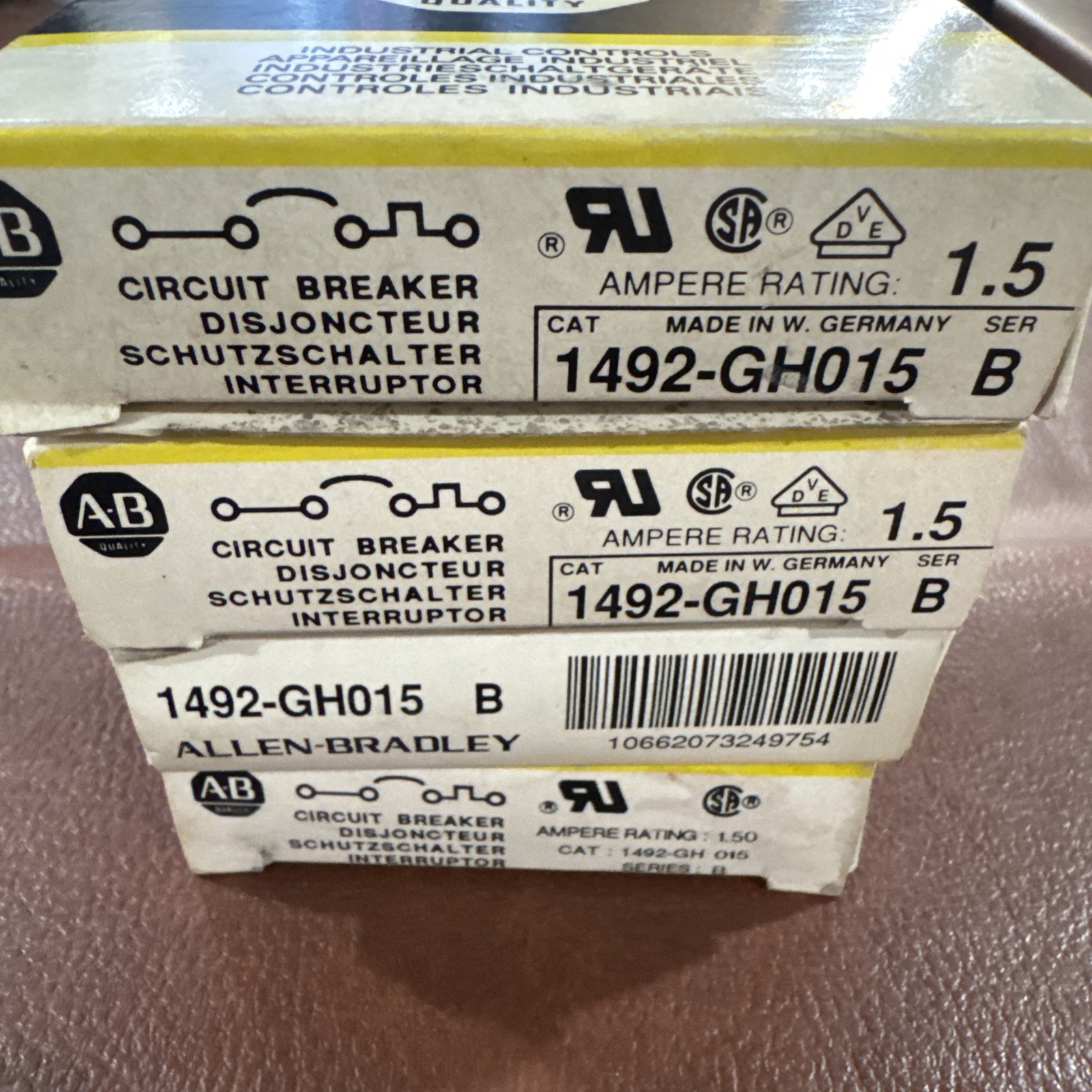Lot of 4 ALLEN BRADLEY 1492-GH015 MINI CIRCUIT BREAKER SER B, 1.5AMP, 1492GH015