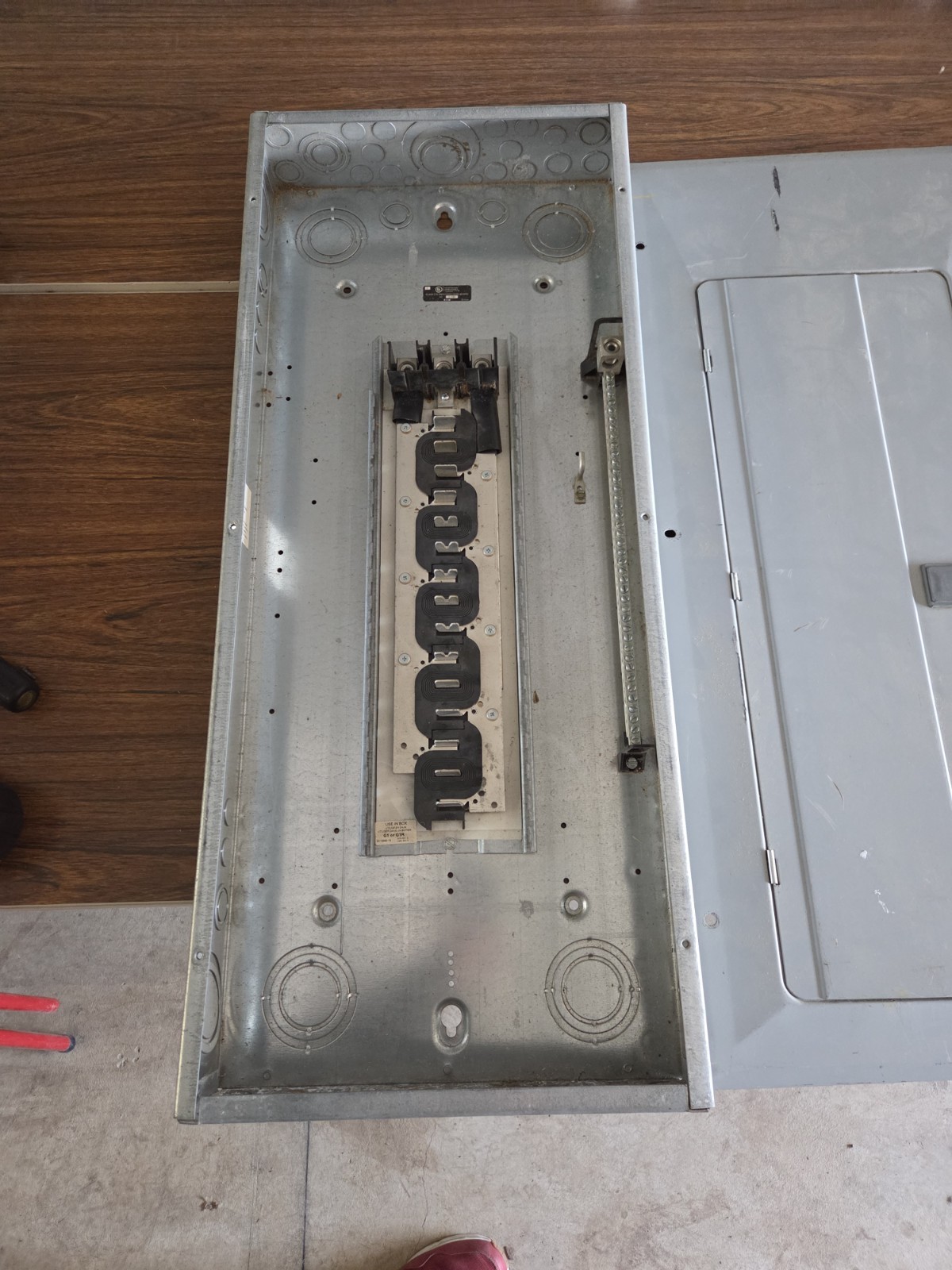 Cutler-Hammer 3BR3042L200 Type 1 Enclosure 200 Amp 208Y/120V 3 Phase 4 Wire