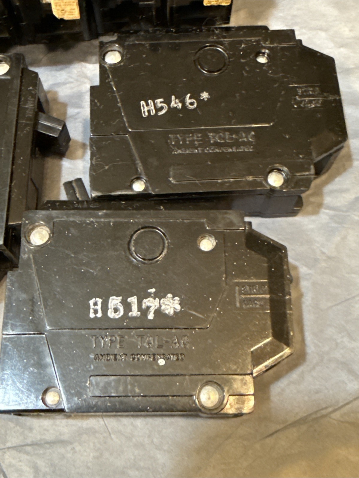 GE Lot Of 7 Breakers (3)-1 Pole 15Amp 20Amp (4)-2 Pole 15Amp 40Amp 60Amp
