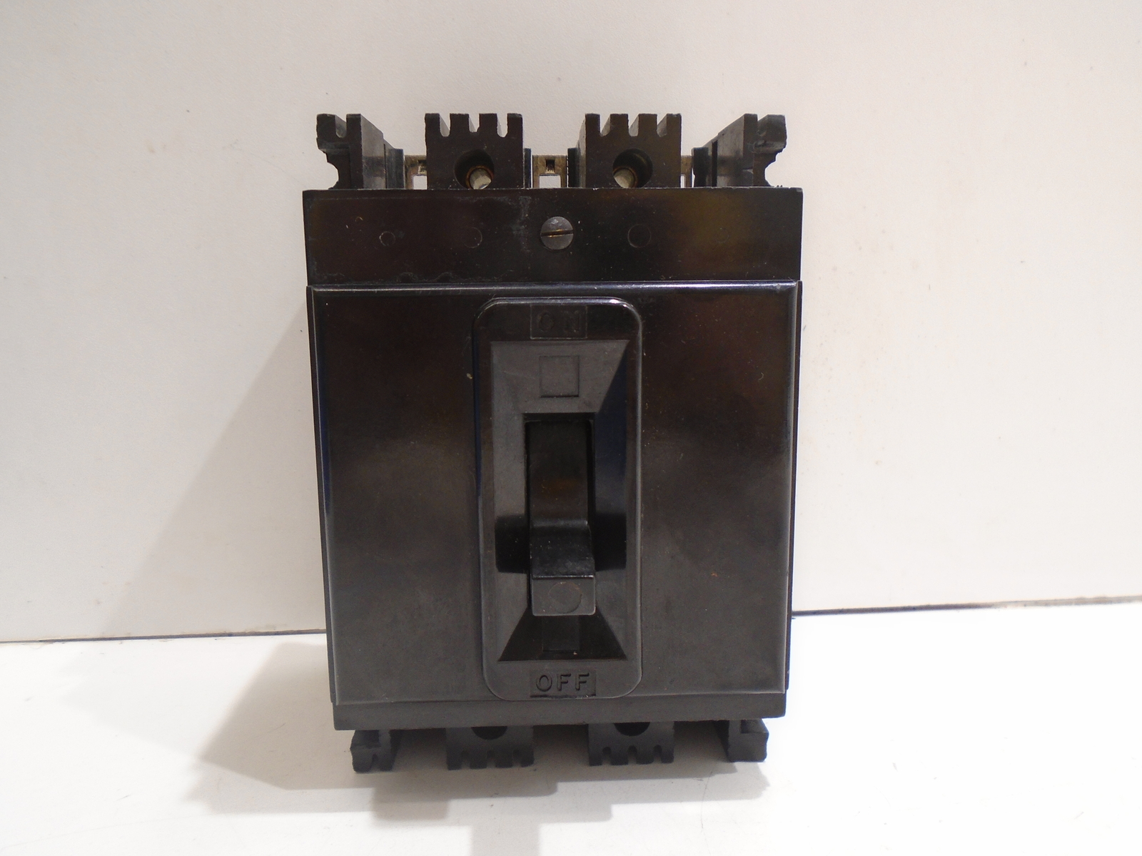 UNBRANDED CIRCUIT BREAKER 70 AMP 3-POLE 600 VAC