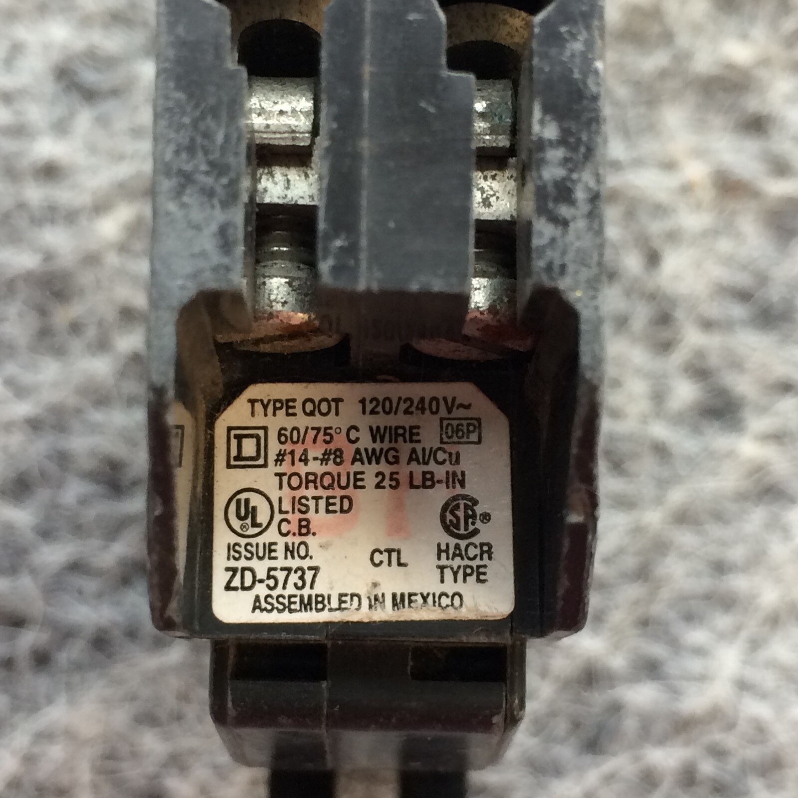 Square D QOT2020 1 Pole Mini 20 Amp Twin Tandem Dual Circuit Breaker With Hook