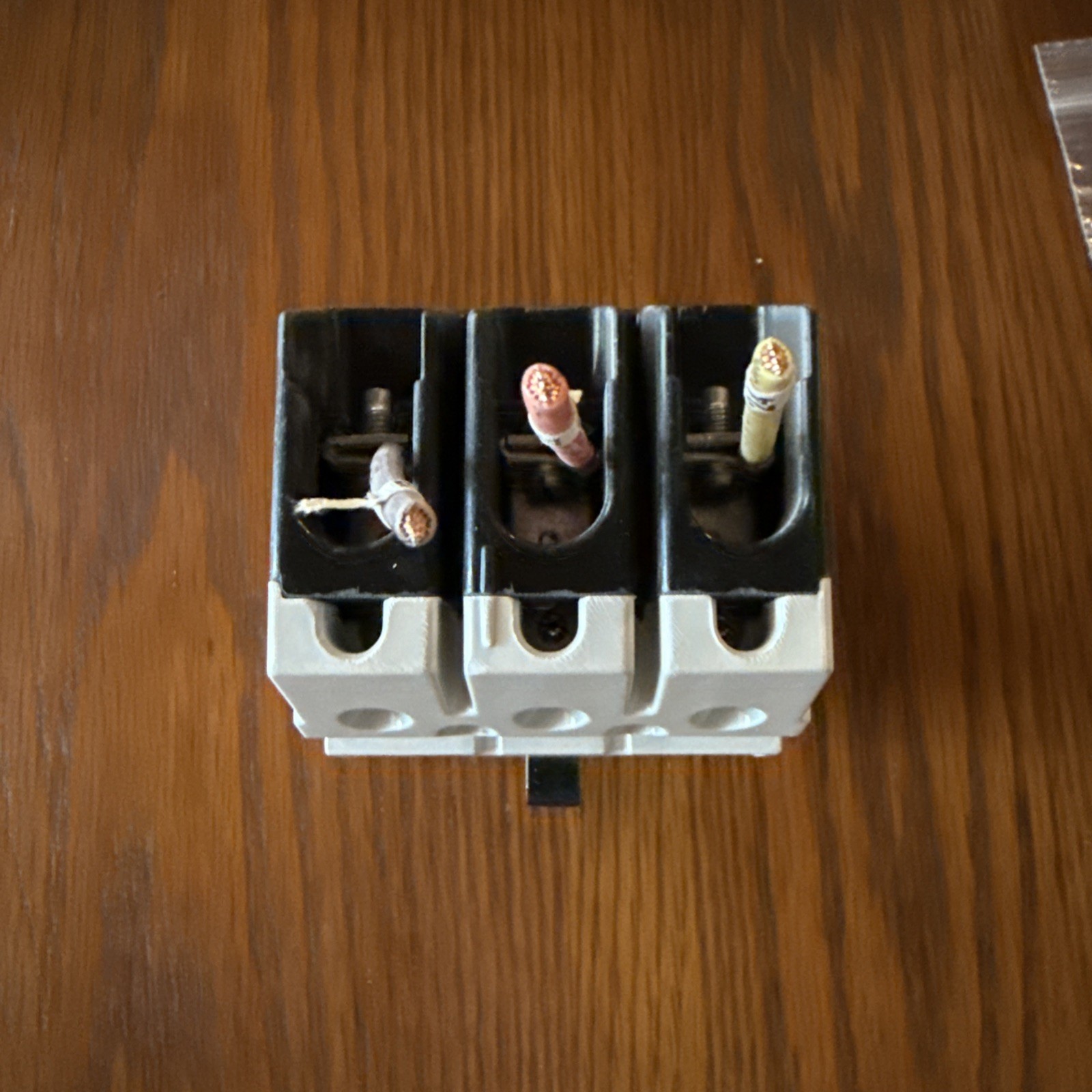 GE TEYH AC 15A Molded Case Breaker – TEYH3015B